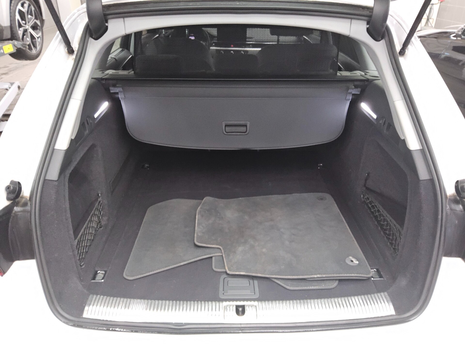 Audi A4 Avant 35 TDI Navi LED PDC Shz 11