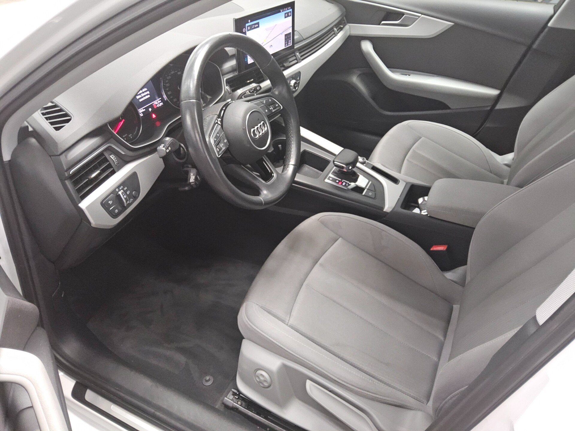 Audi A4 Avant 35 TDI Navi LED PDC Shz 8