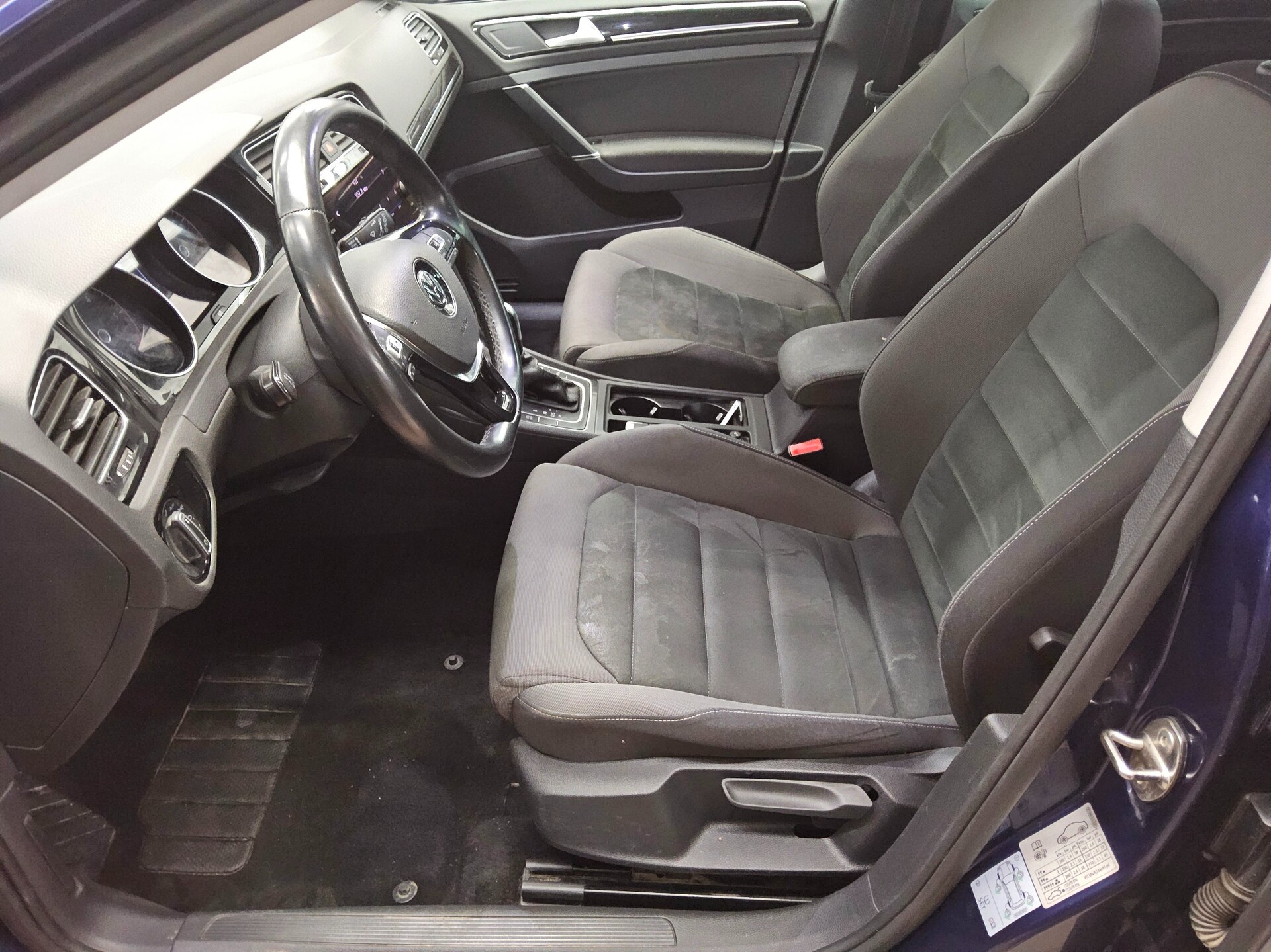 Volkswagen Golf-7 Var. 2.0 TDI Highline DSG AHK ACC RfK 8