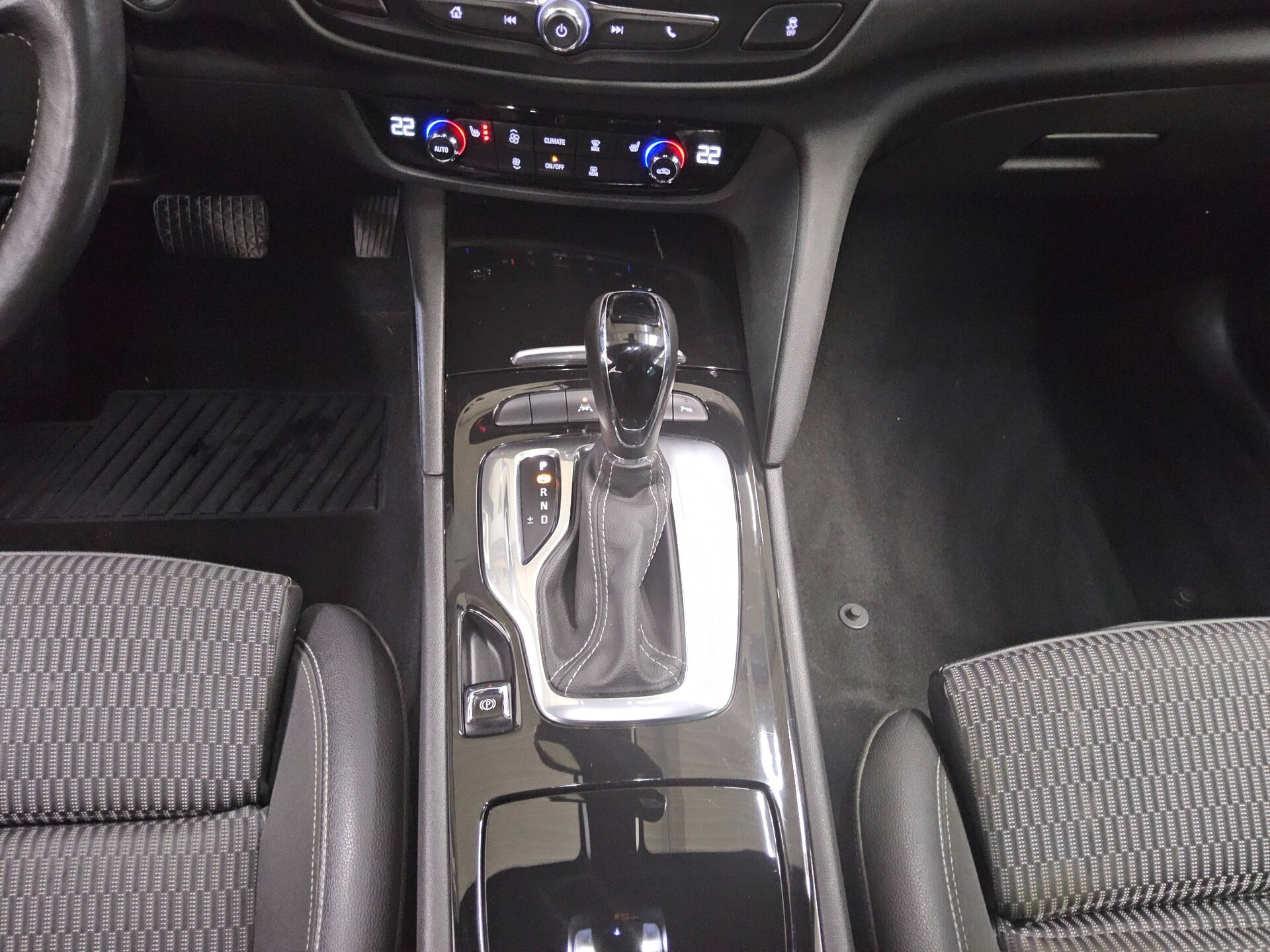 Opel Insignia ST 2.0 CDTI Elegance Navi LED AHK 6