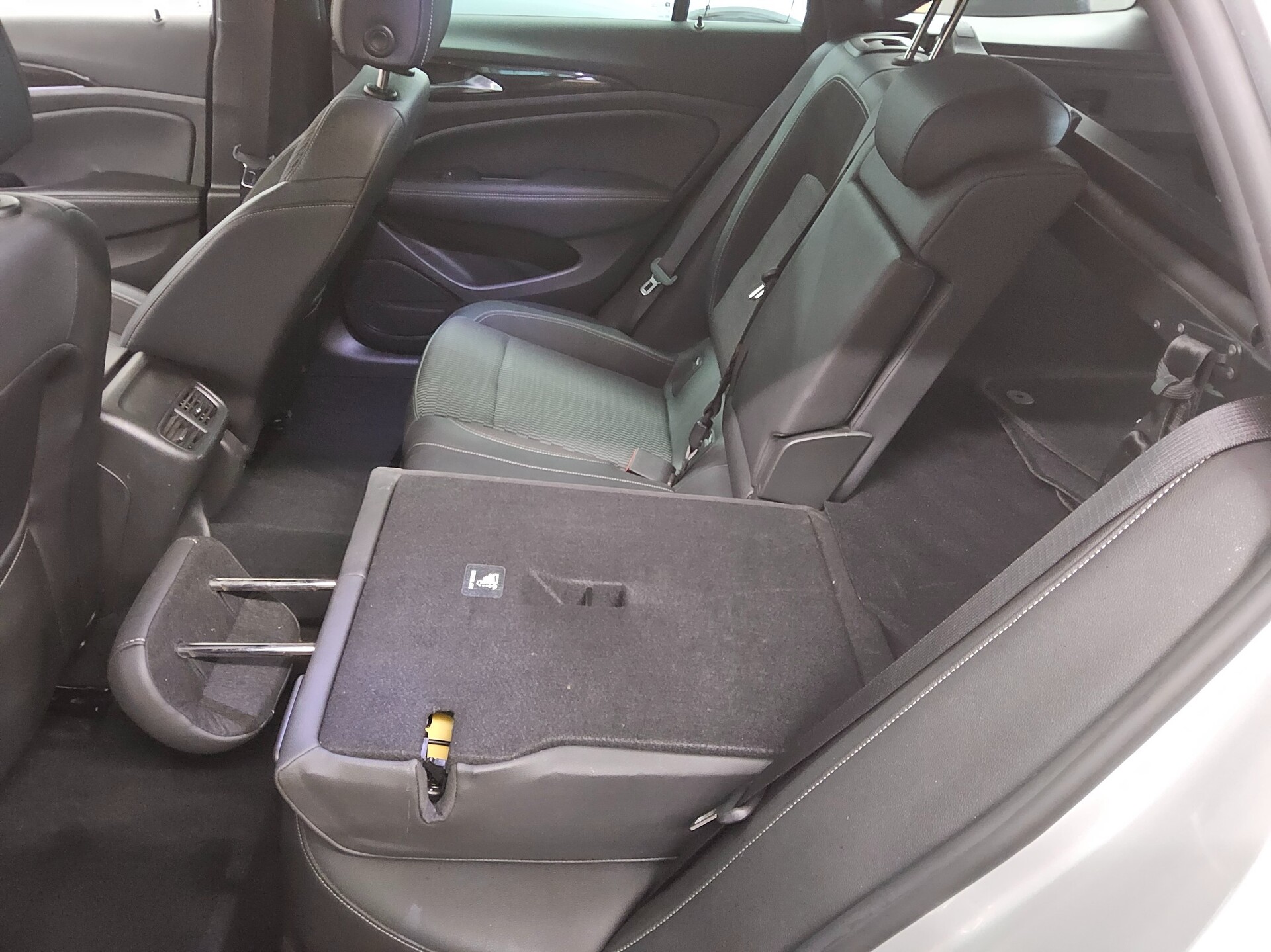 Opel Insignia ST 2.0 CDTI Elegance Navi LED AHK 12