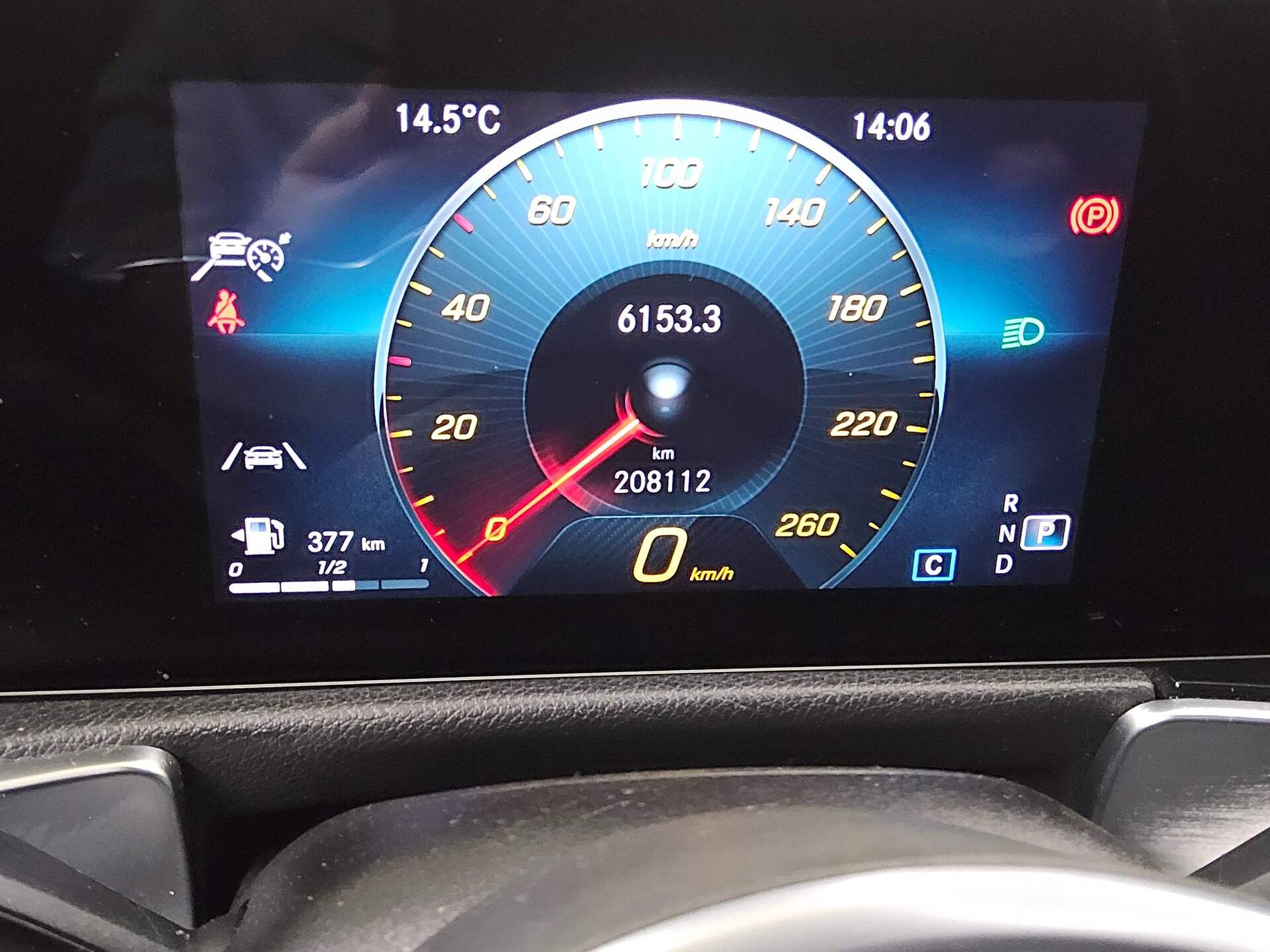 Mercedes-Benz GLB 200 d Progressive Navi AHK RfK LED Distr.+ 8