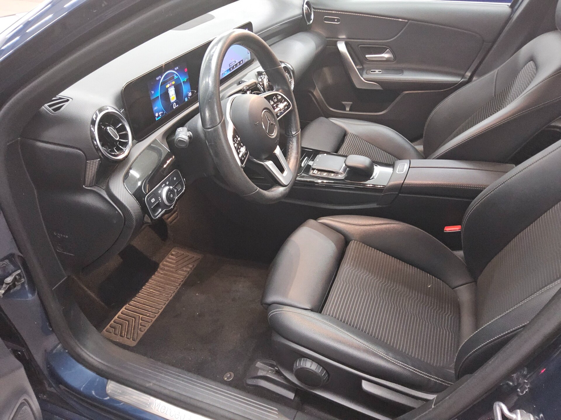 Mercedes-Benz A 200 d Progressive T-Leder AHK Navi LED RFK 8