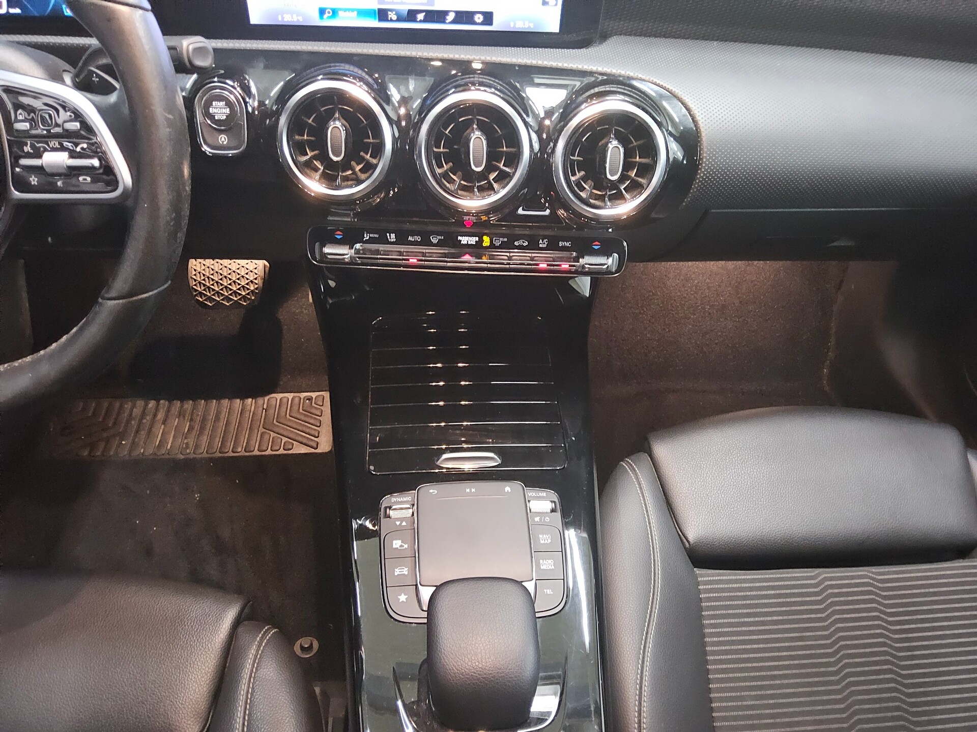 Mercedes-Benz A 200 d Progressive T-Leder AHK Navi LED RFK 6