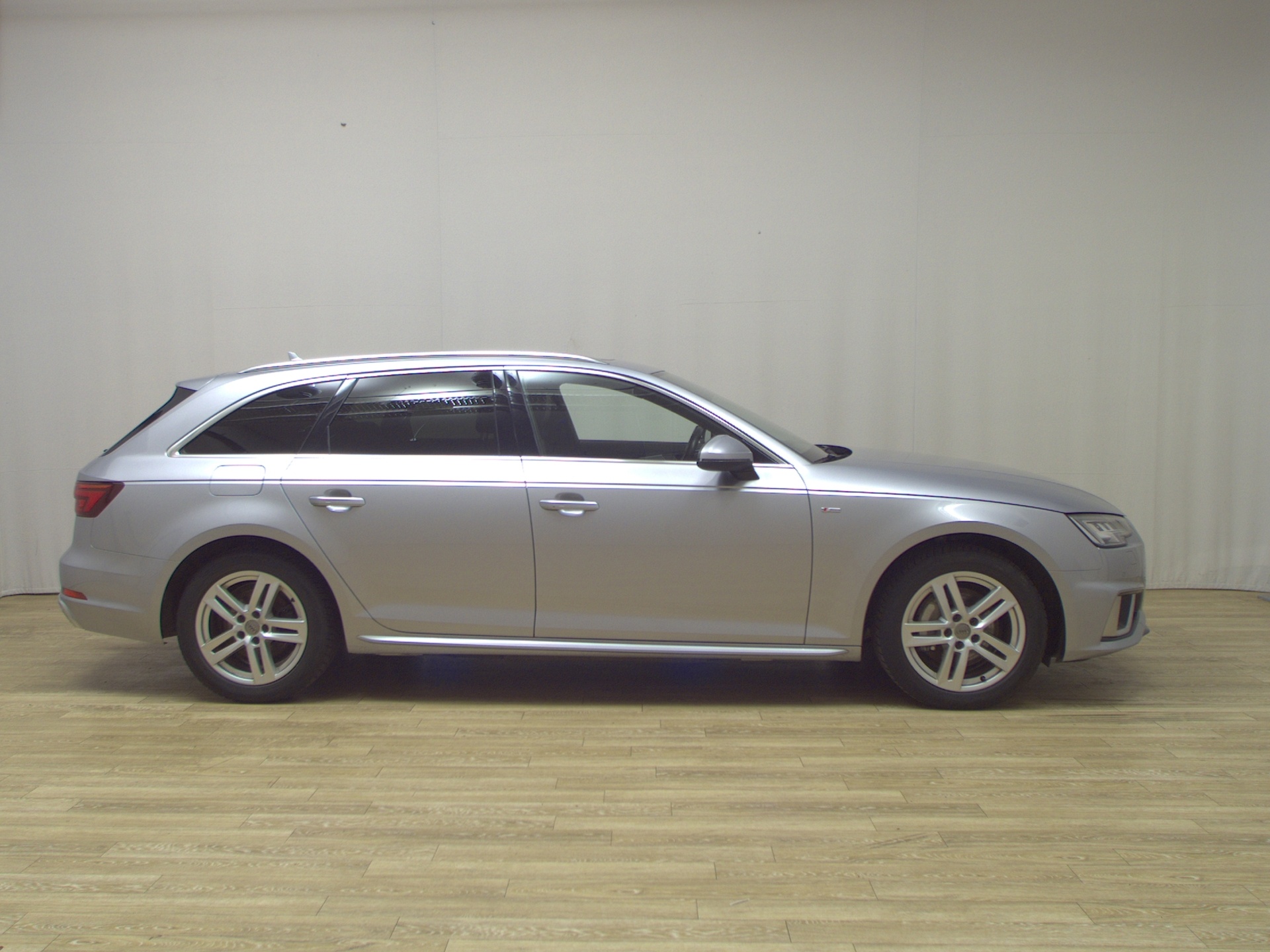 Audi A4 Avant 40 TDI S-Line Navi LED vc HuD Pano RFK