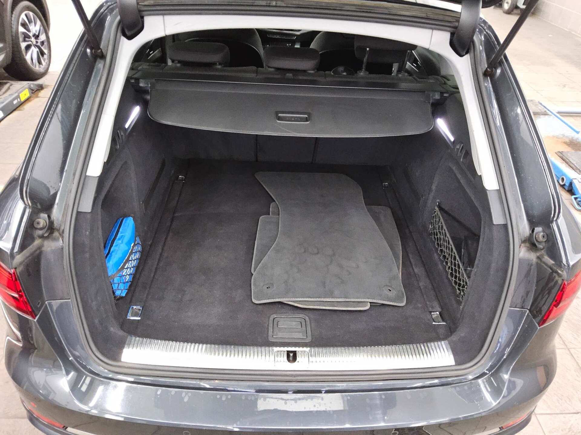 Audi A4 Avant 40 TDI Qu. design Navi LED vc Sound 12