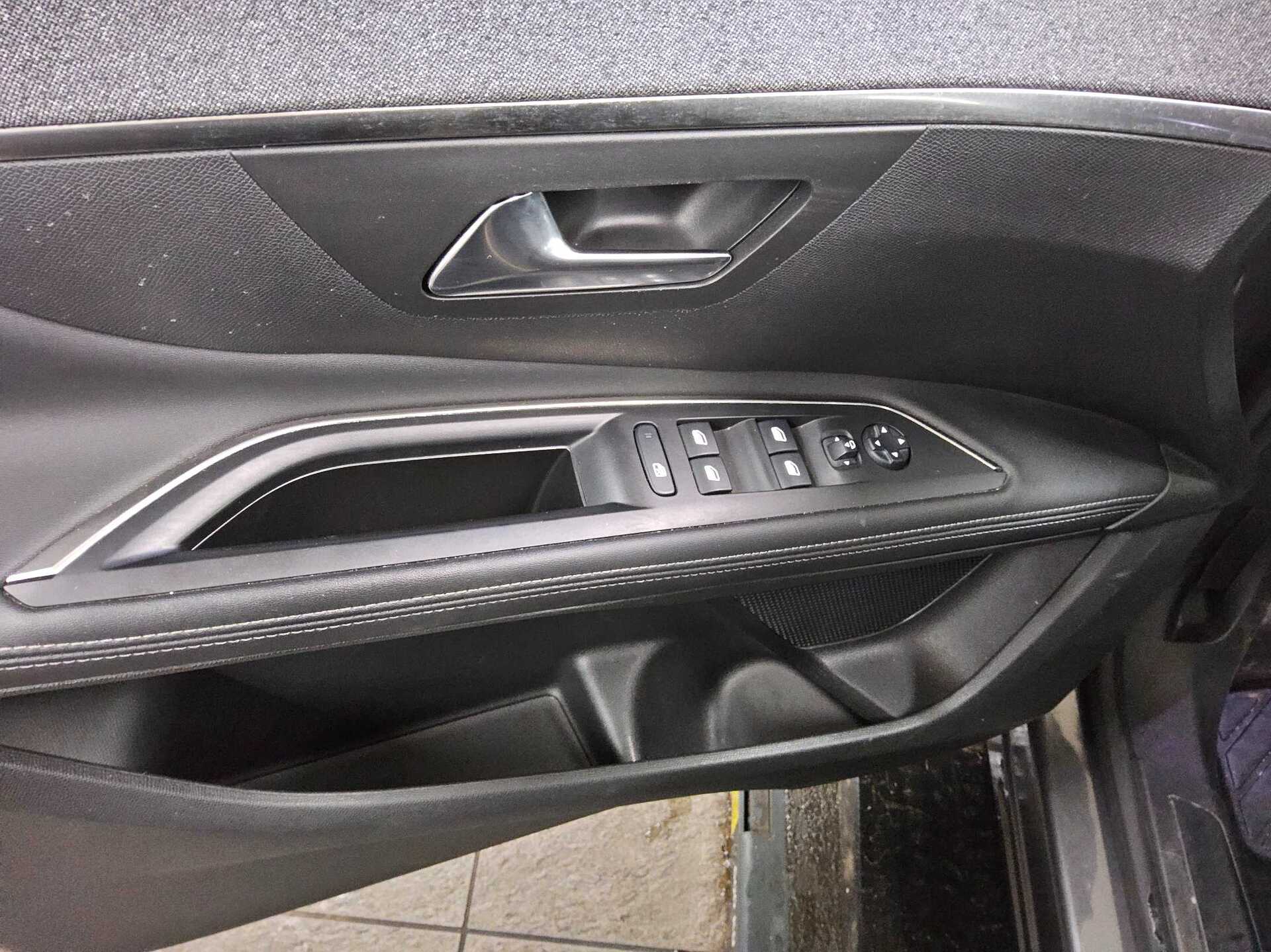 Peugeot 5008 1.5 BlueHDi 130 Allure 7-Sitzer AHK LED 10