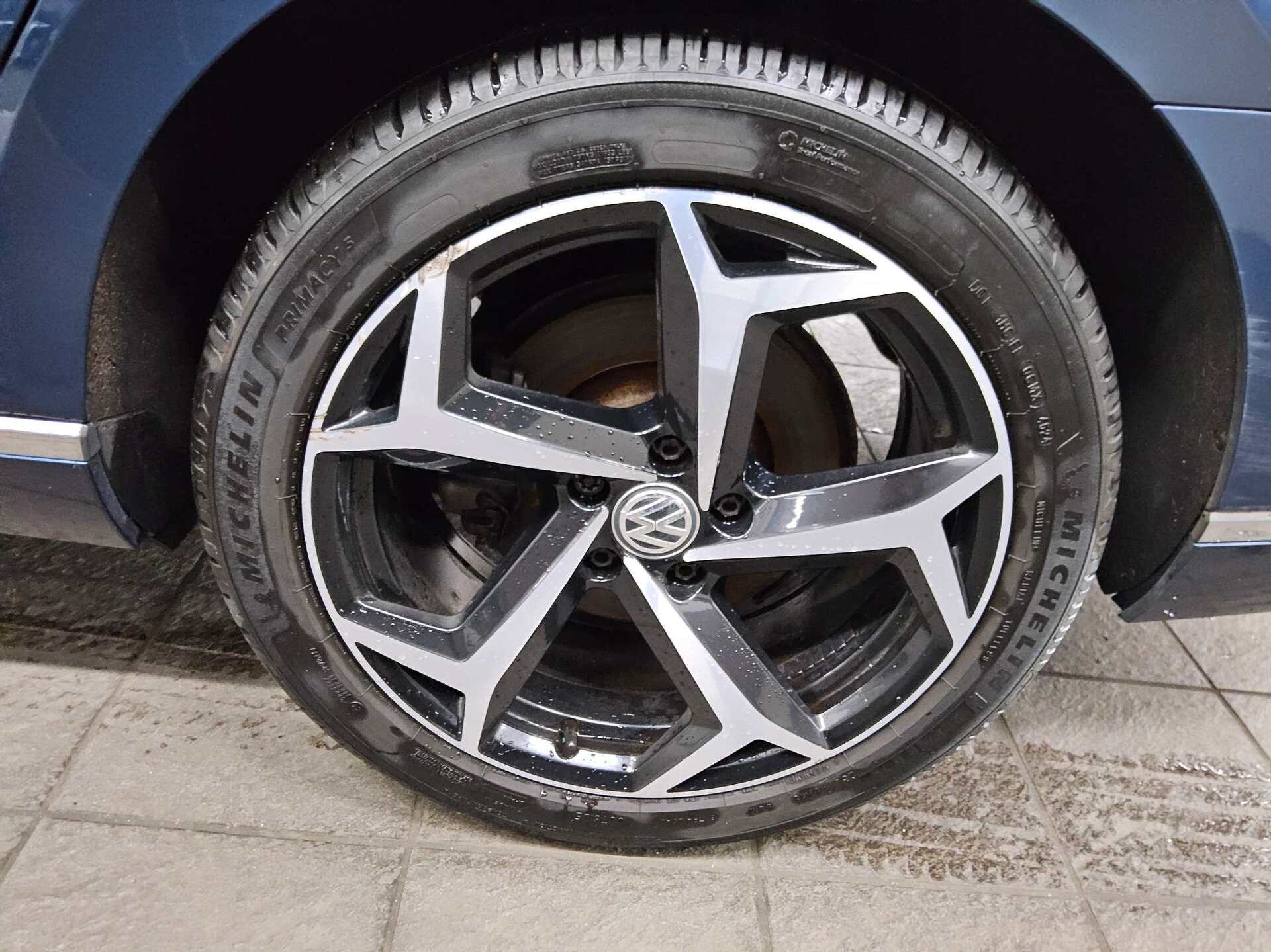 Volkswagen Passat Var. 2.0 TDI Elegance Navi LED AHK RfK 10