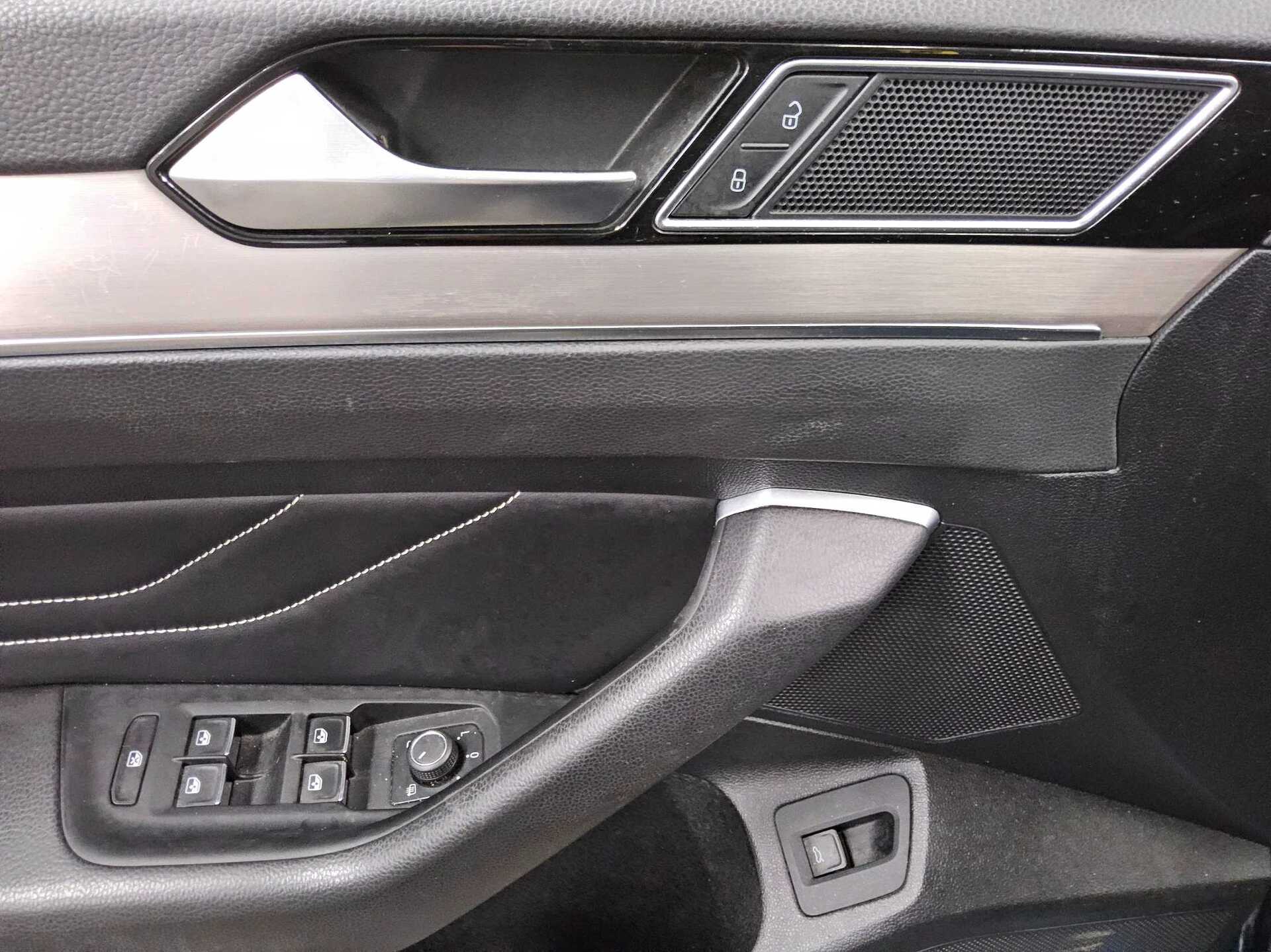 Volkswagen Passat Var. 2.0 TDI Elegance Navi LED AHK RfK 9