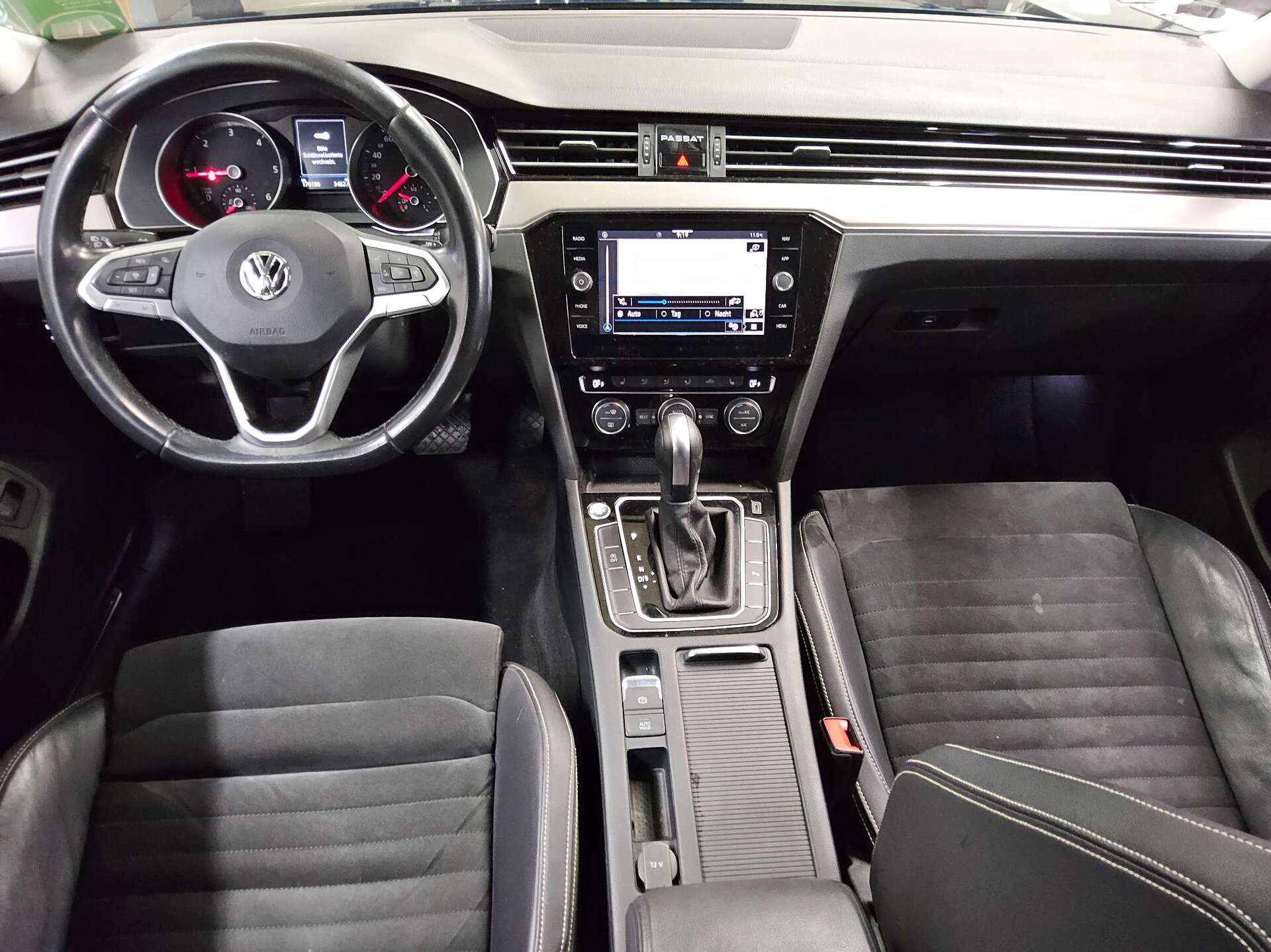 Volkswagen Passat Var. 2.0 TDI Elegance Navi LED AHK RfK 5