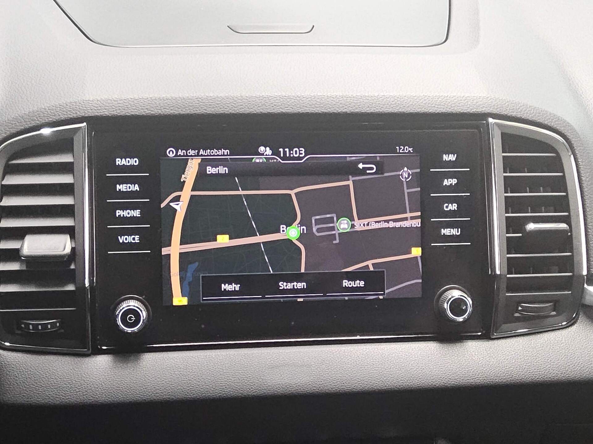 Skoda Karoq 2.0 TDI Style Navi AHK LED ACC 7