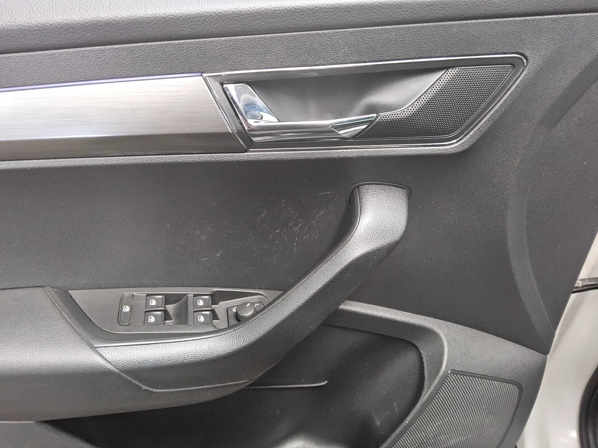 Skoda Karoq 2.0 TDI Style Navi AHK LED ACC 9