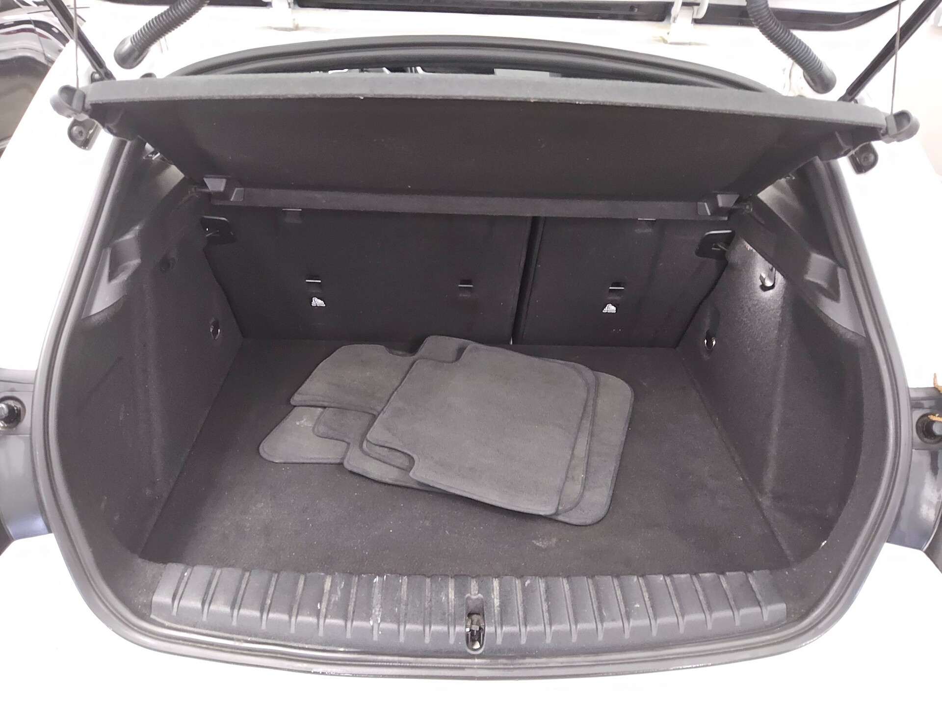 BMW 120dA M-Sport T-Leder Navi LED LC-Pro PDC Shz 12