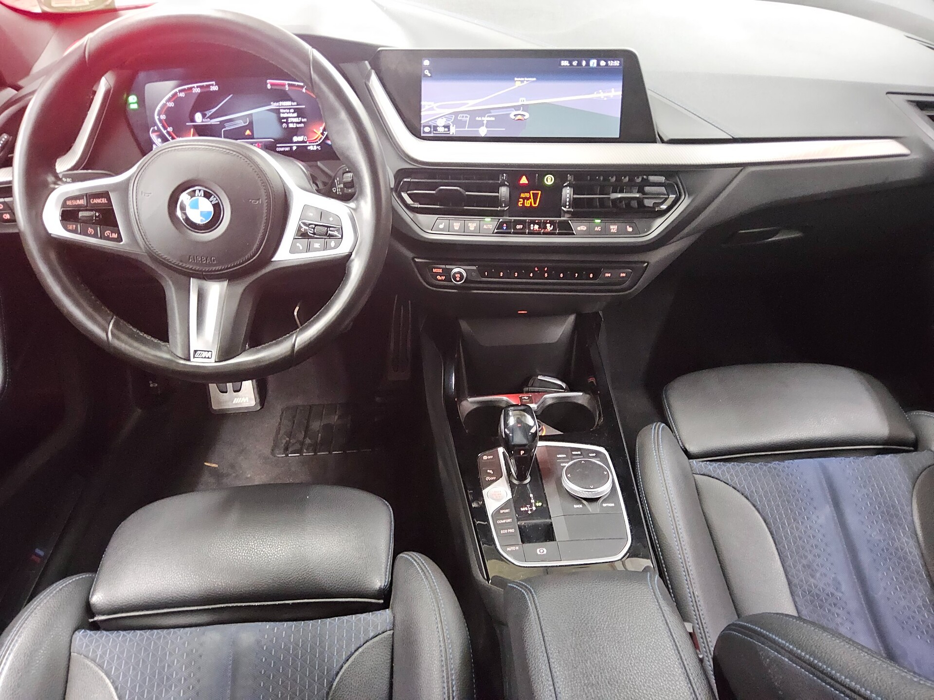 BMW 120dA M-Sport T-Leder Navi LED LC-Pro PDC Shz 5