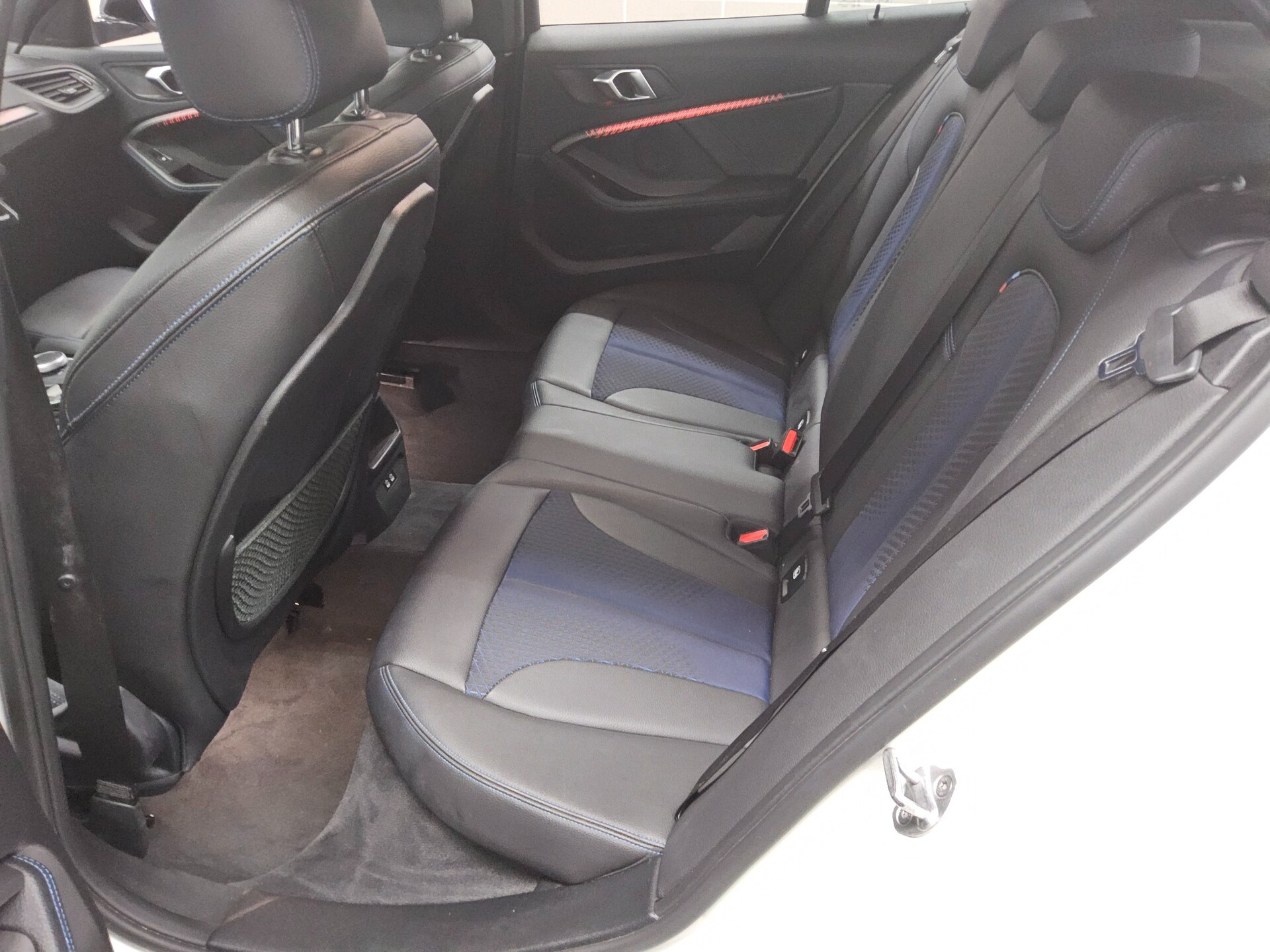 BMW 120dA M-Sport T-Leder Navi LED LC-Pro PDC Shz 13