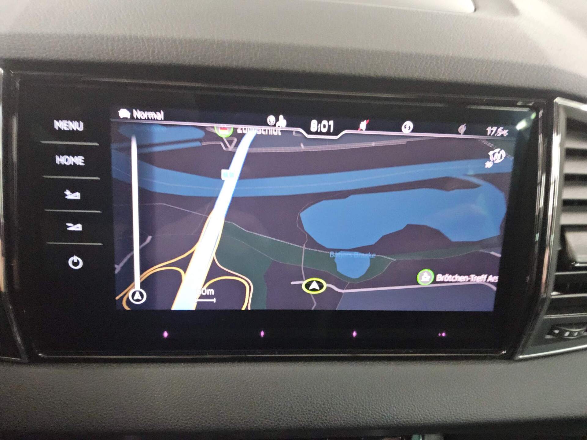 Skoda Karoq 2.0 TDI 4x4 Scout Navi LED Pano DCC AHK 7