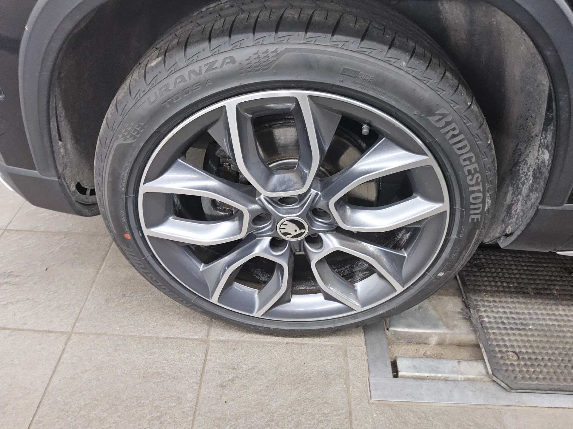 Skoda Karoq 2.0 TDI 4x4 Scout Navi LED Pano DCC AHK 10