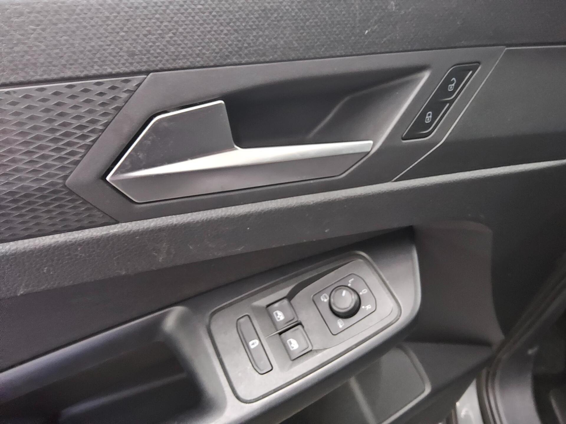 Volkswagen Caddy Maxi 2.0 TDI Life Navi LED ACC Shz PDC 9