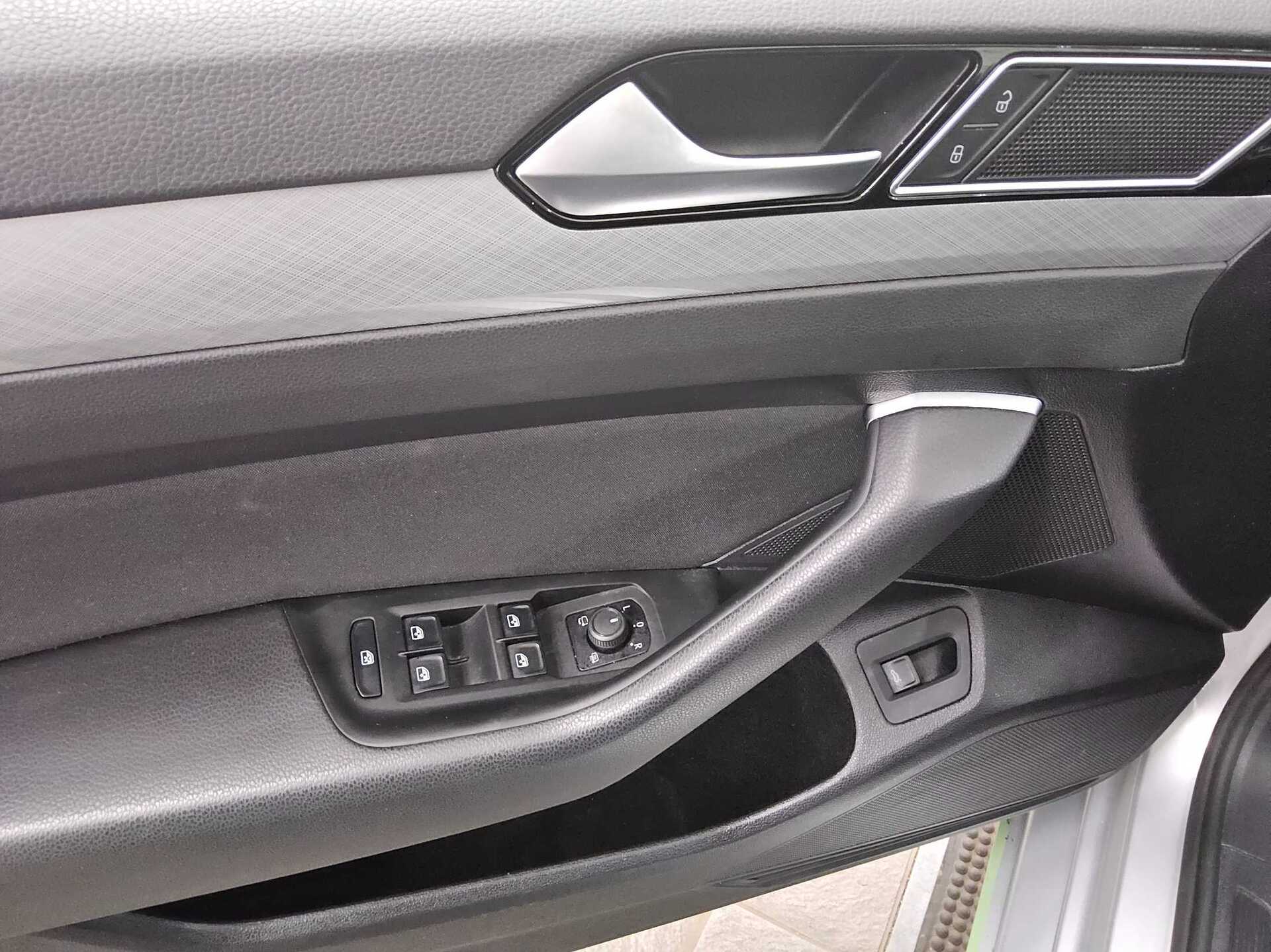 Volkswagen Passat Var. 2.0 TDI 4M Business Navi LED AHK RFK 9