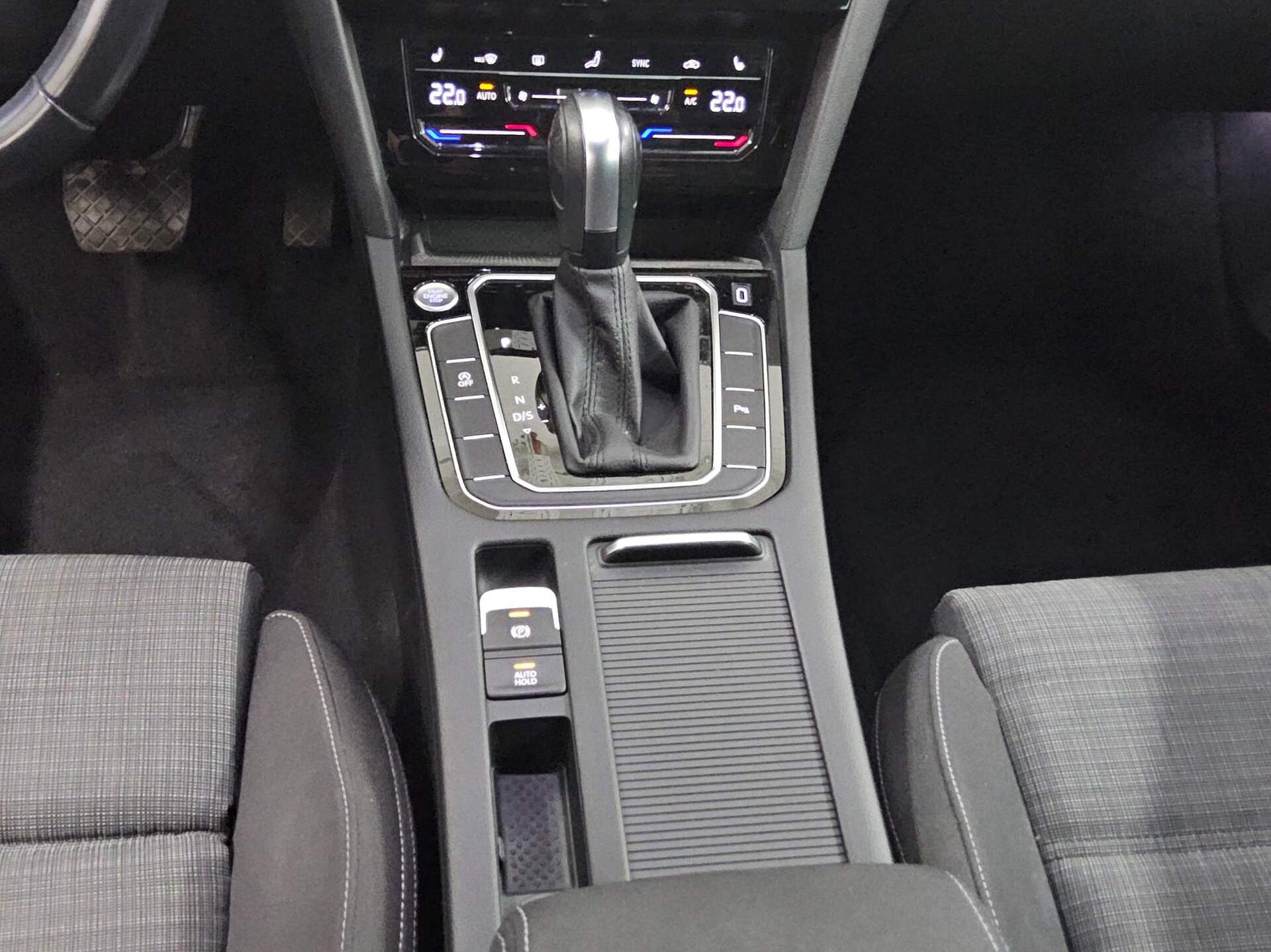 Volkswagen Passat Var. 2.0 TDI 4M Business Navi LED AHK RFK 6