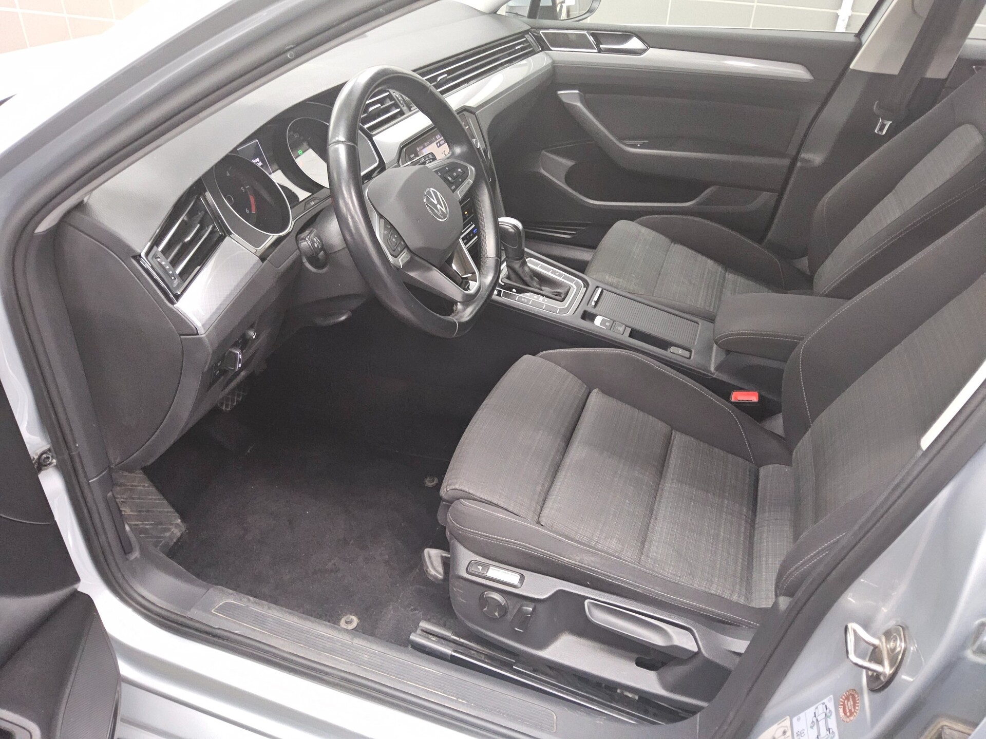 Volkswagen Passat Var. 2.0 TDI Business Navi HuD AHK ACC 8