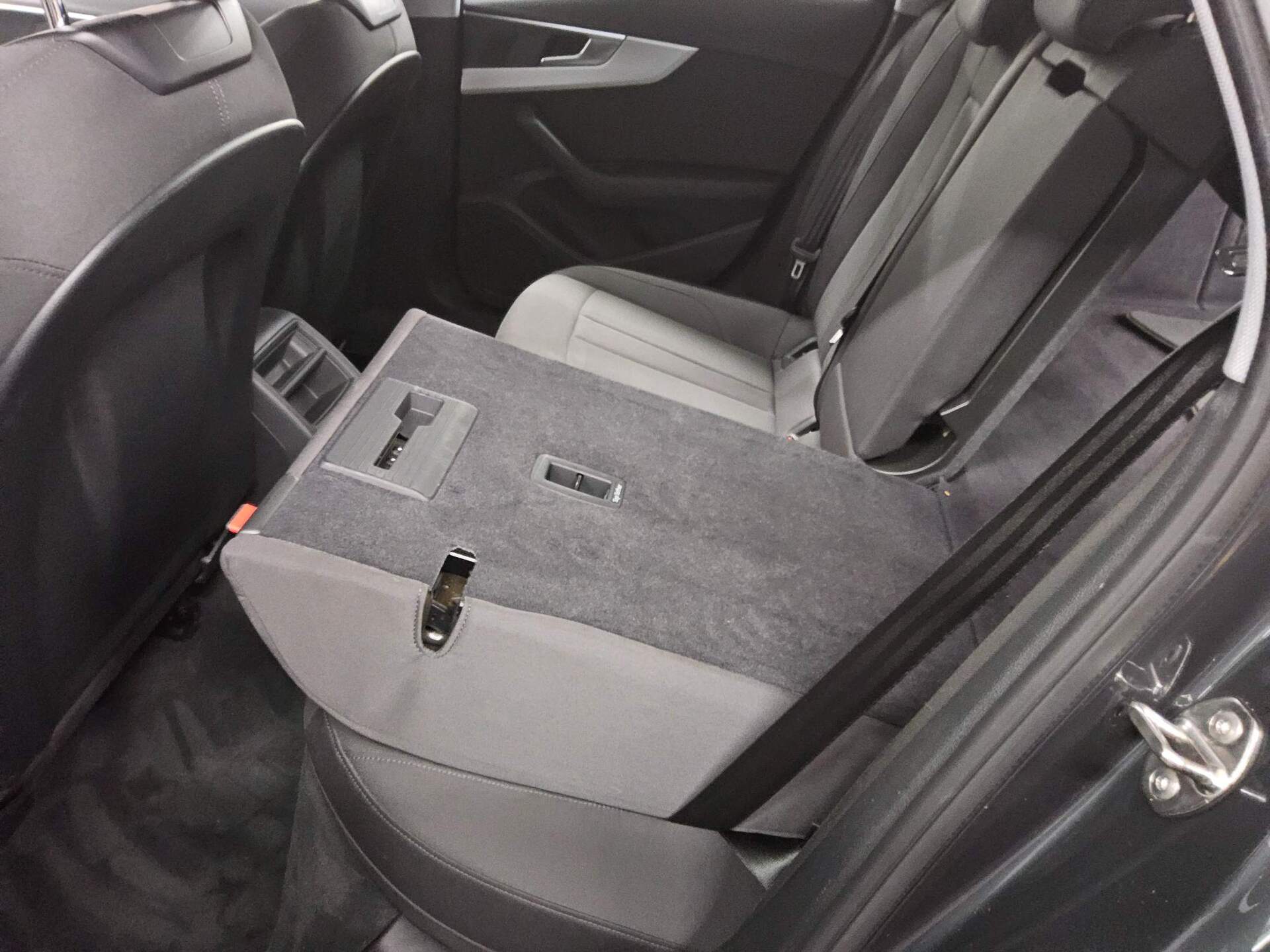 Audi A4 Avant 35 TDI Navi+ LED Sportsitze PDC Tempo 12