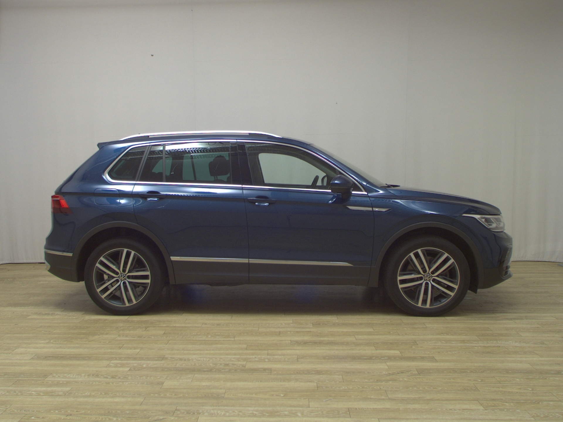 Volkswagen Tiguan 2.0 TDI 4M Elegance Navi AID Matrix Pano