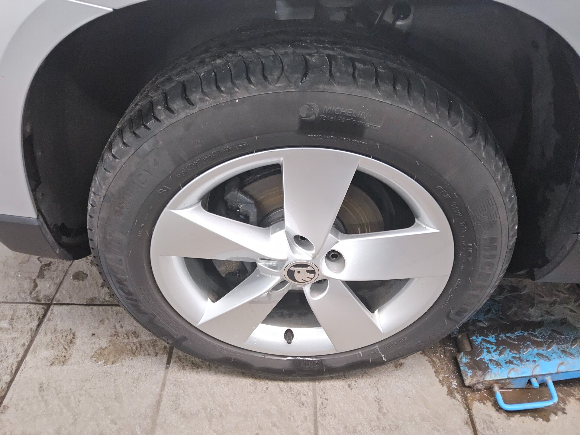 Skoda Karoq 2.0 TDI Ambition Navi LED ACC PDC 10