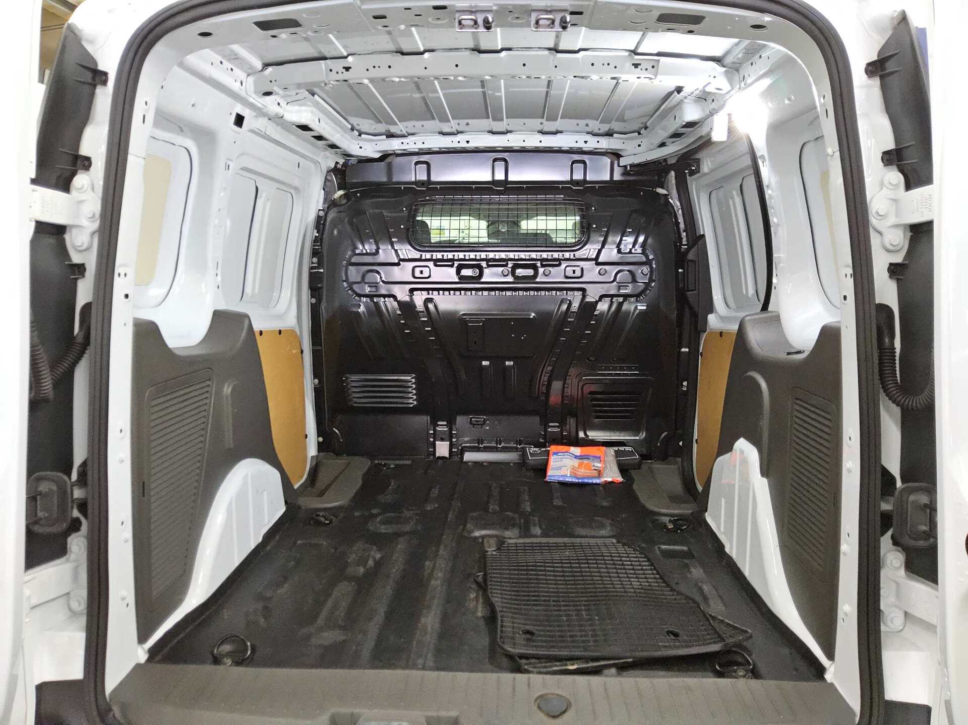 Ford Transit Connect 1.5 EB Trend Navi Xenon AHK RFK 11