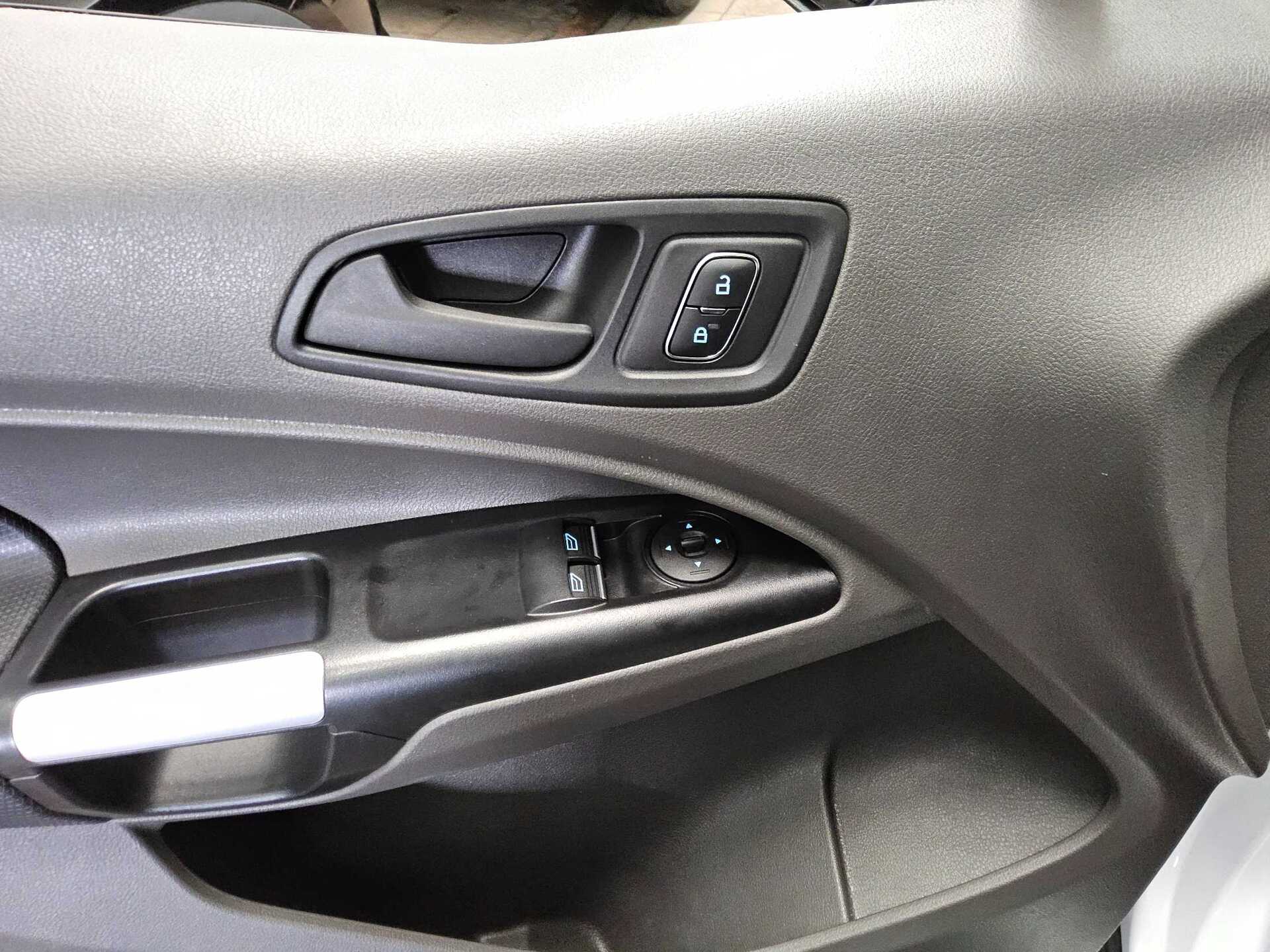 Ford Transit Connect 1.5 EB Trend Navi Xenon AHK RFK 9