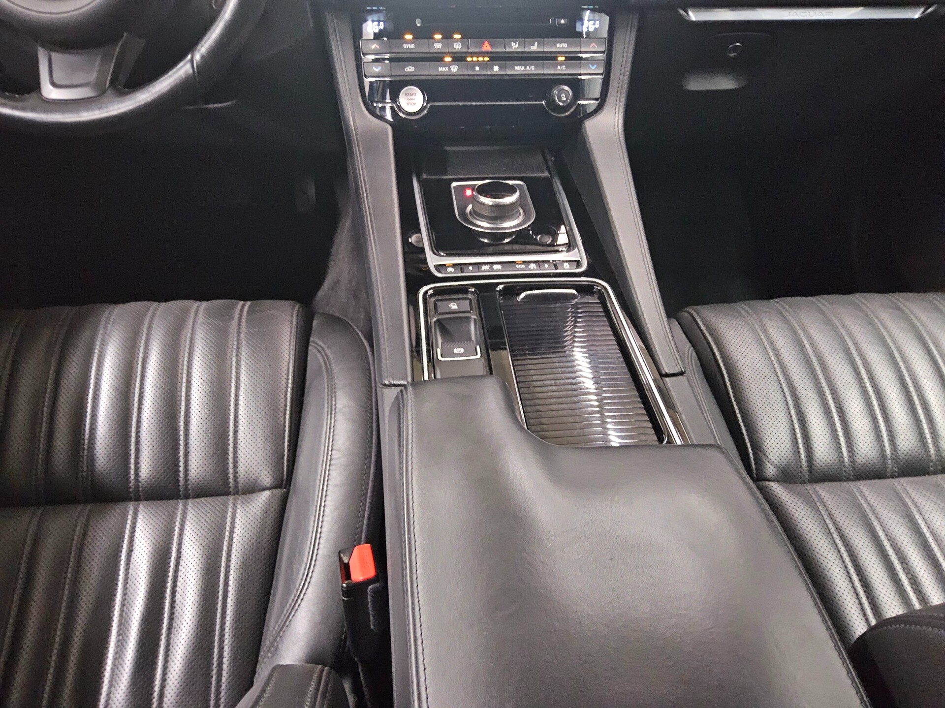 Jaguar F-Pace 30D AWD Leder Navi Xenon HuD RfK Sound 6