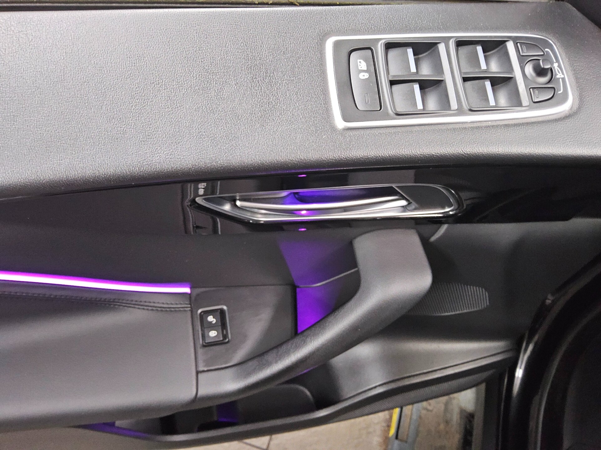 Jaguar F-Pace 30D AWD Leder Navi Xenon HuD RfK Sound 10