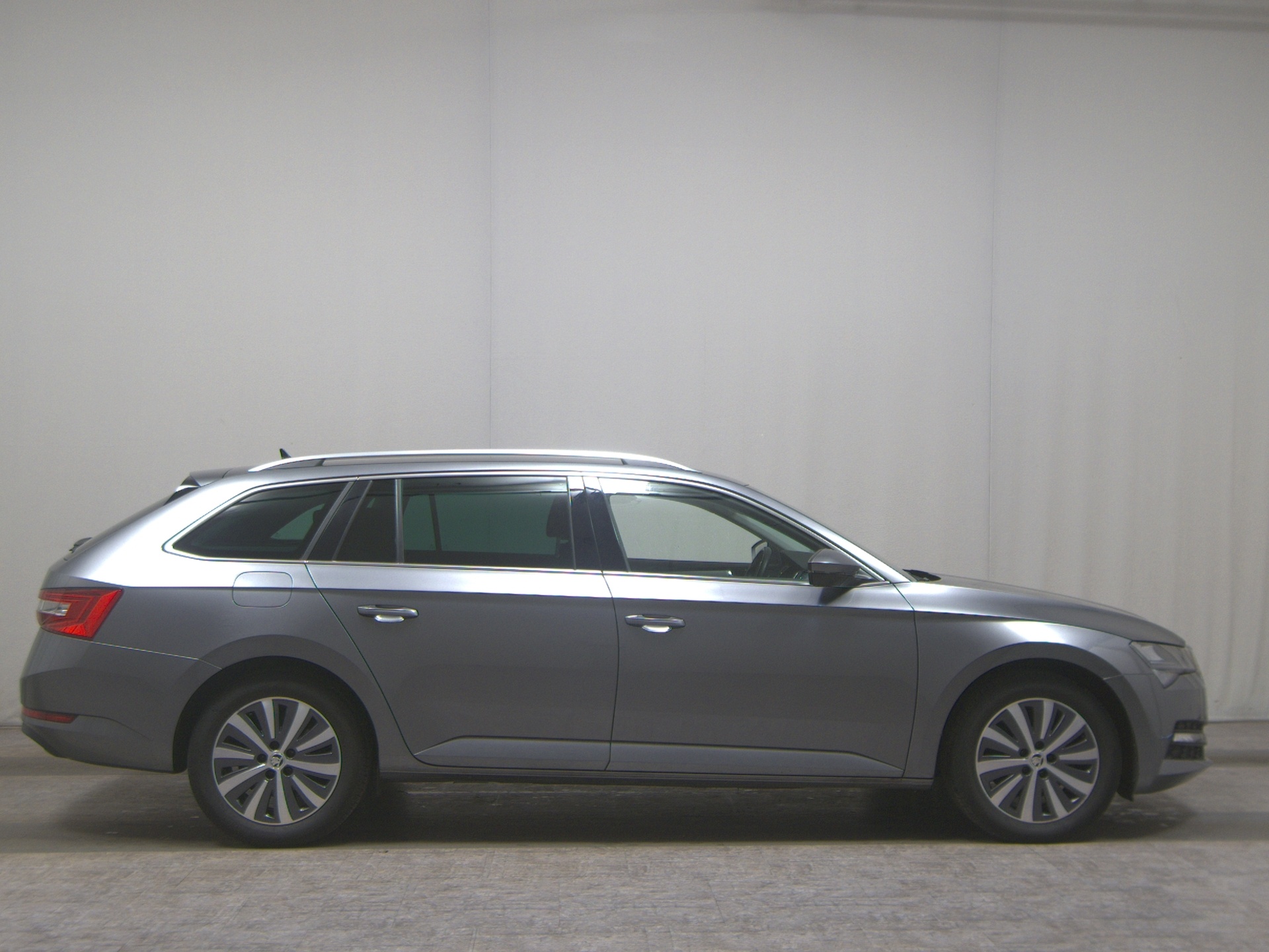 Skoda Superb Kombi 2.0 TDI Ambition Navi LED AID ACC