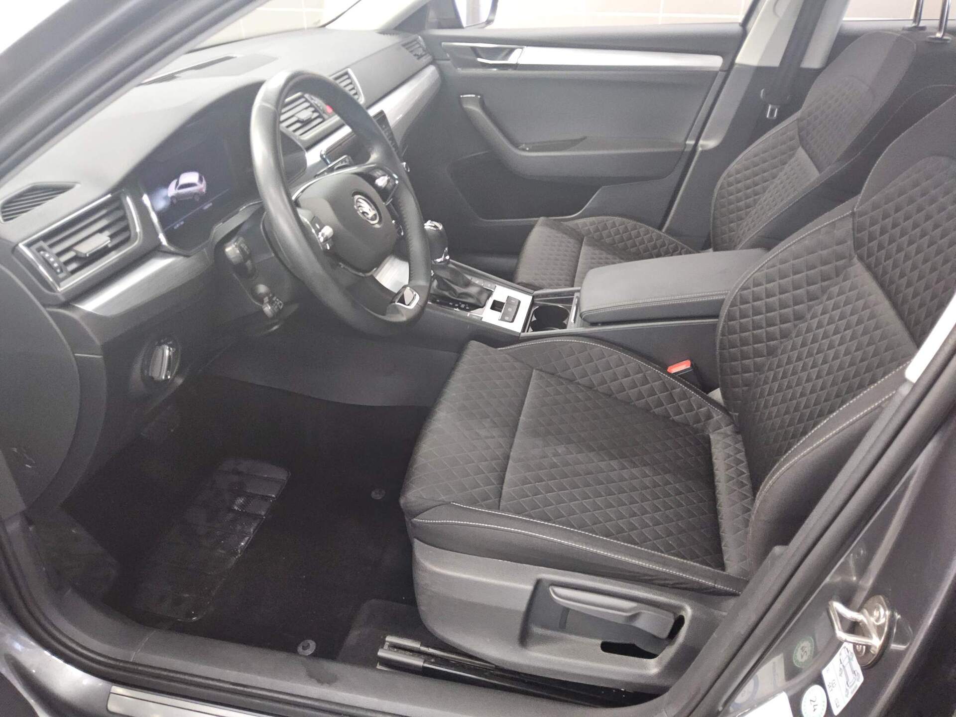 Skoda Superb Kombi 2.0 TDI Ambition Navi LED AID ACC 9