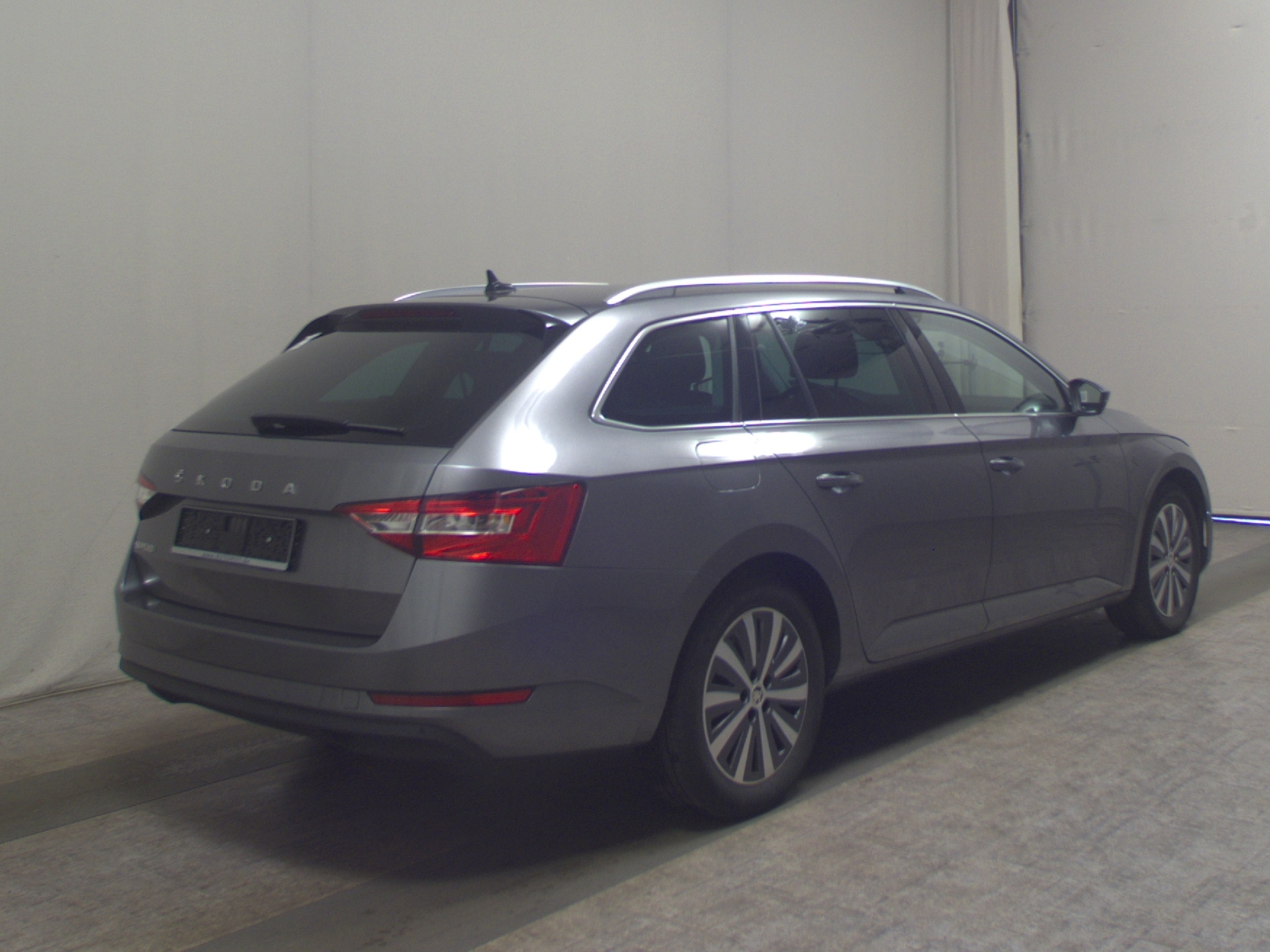 Skoda Superb Kombi 2.0 TDI Ambition Navi LED AID ACC 4