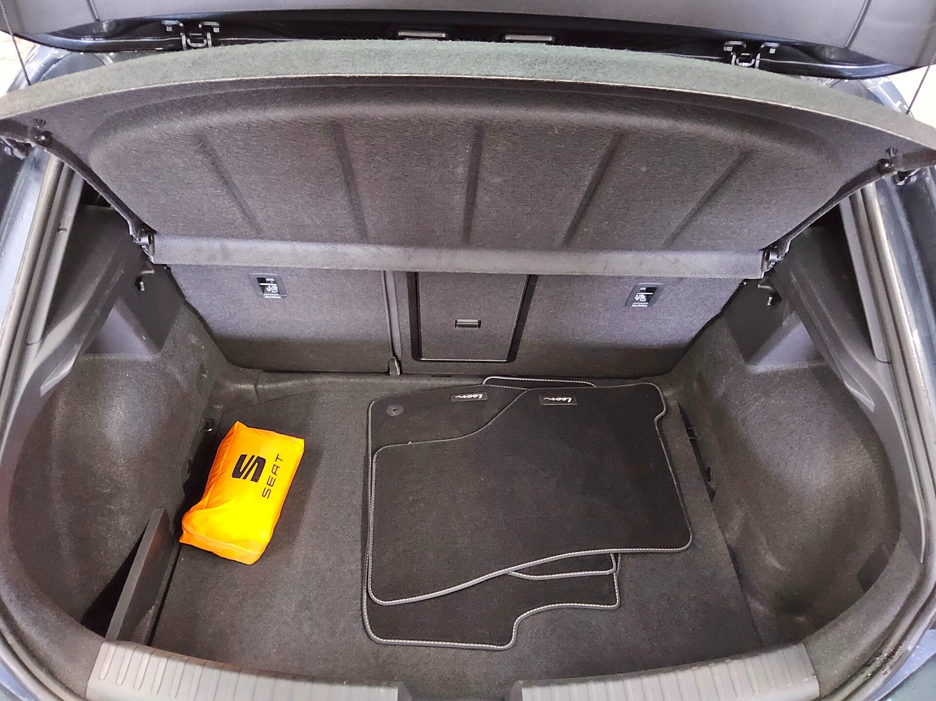 Seat Leon 2.0 TDI FR-Line T-Leder Navi LED ACC StHzg 12