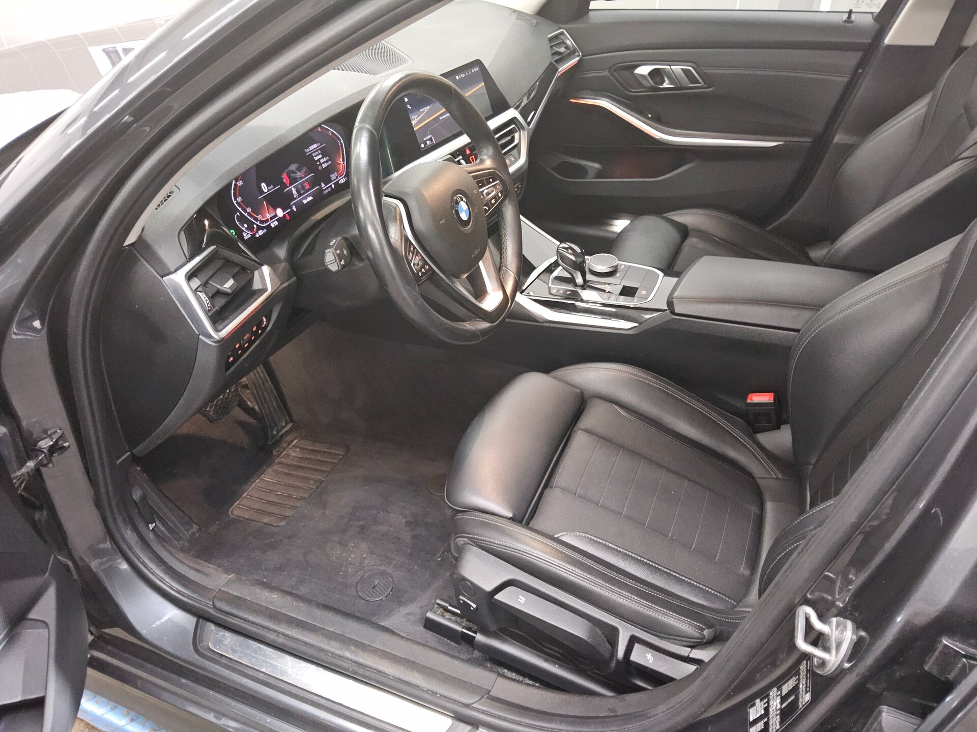 BMW 320dA Sport-Line T-Leder Navi LC prof. HuD LED+ 8