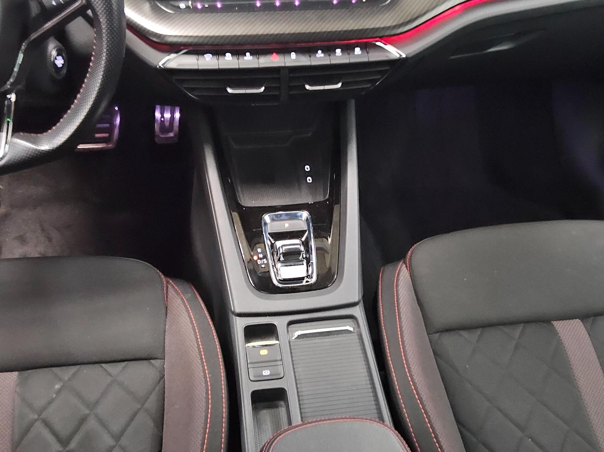 Skoda Octavia Kombi 2.0 TDI RS Navi LED vc Pano AHK 6