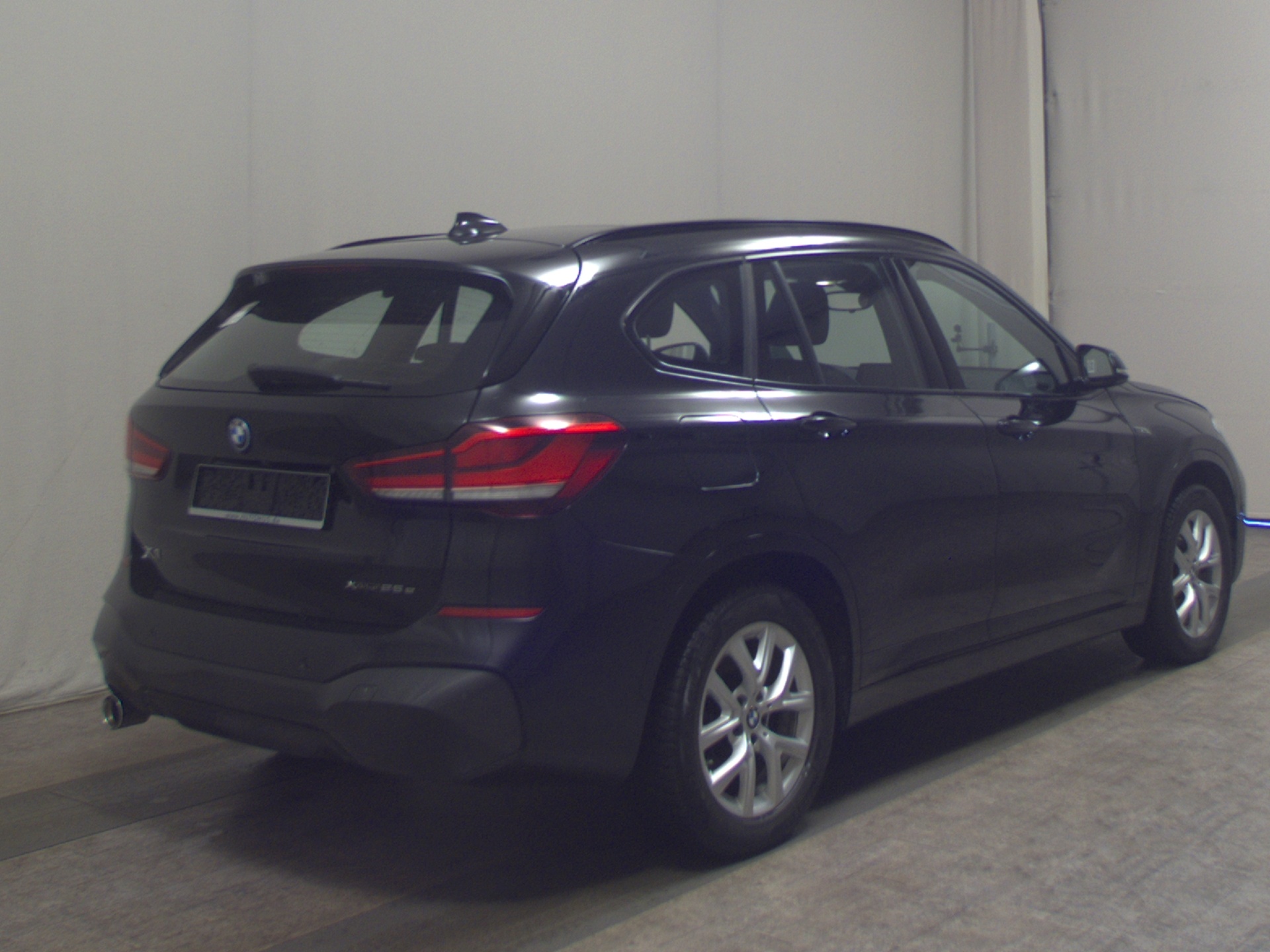 BMW X1 xDrive25e M-Sport Navi LED HuD Pano HiFi 4