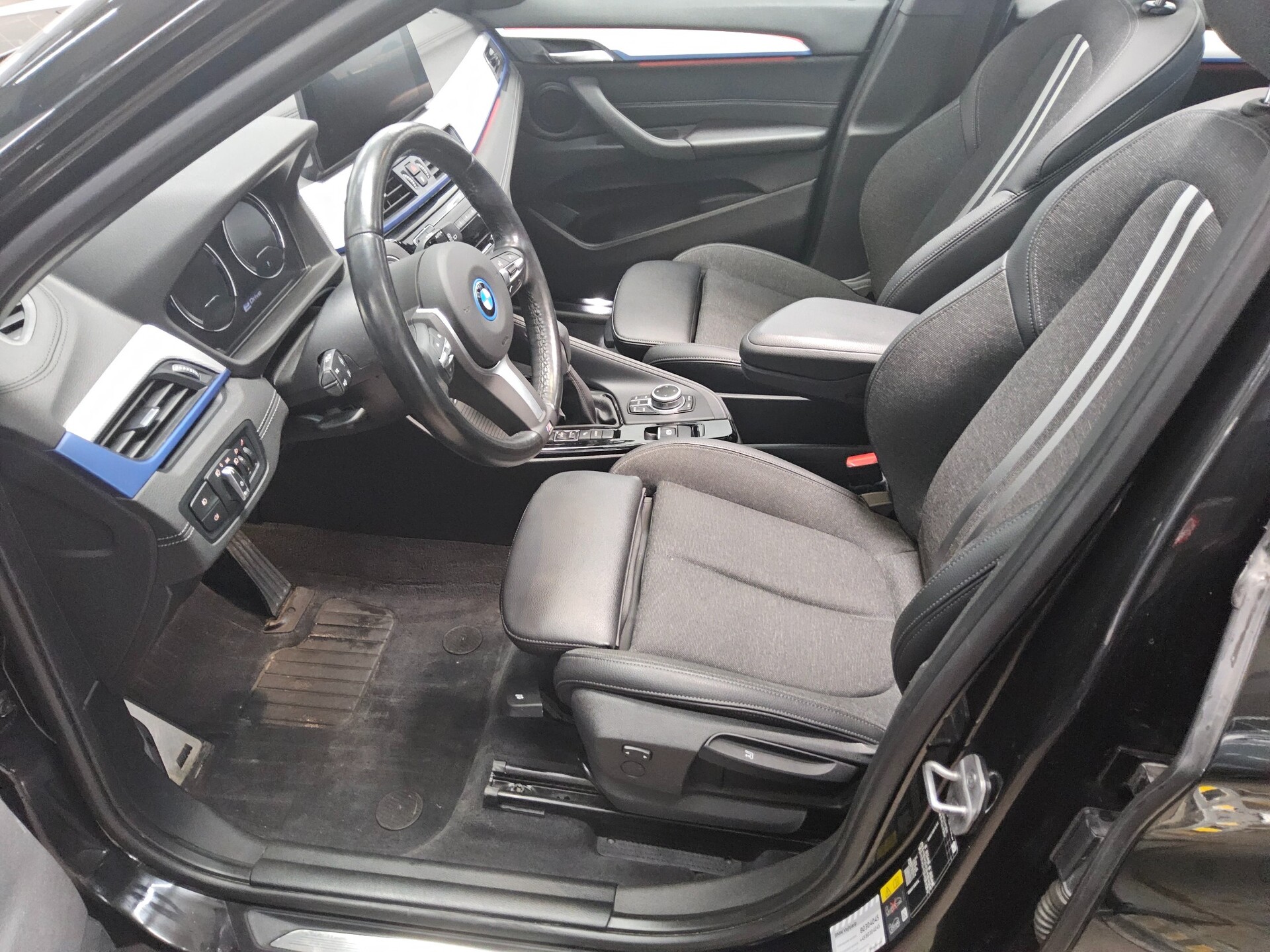 BMW X1 xDrive25e M-Sport Navi LED HuD Pano HiFi 8