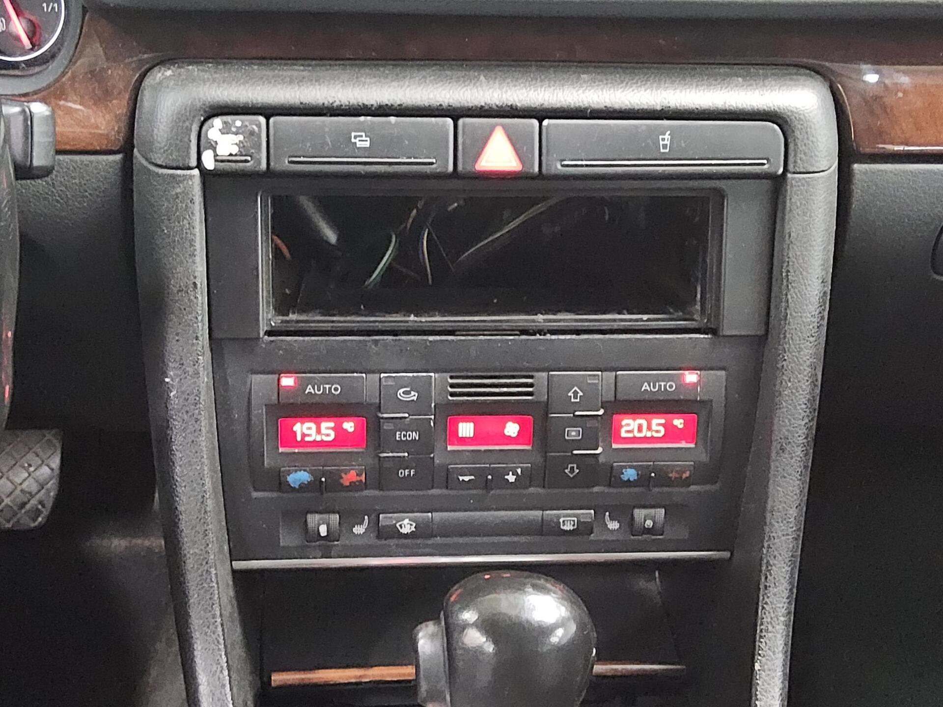 Audi A4 Avant 1.9 TDI Leder Shz AHK PDC Klima 7