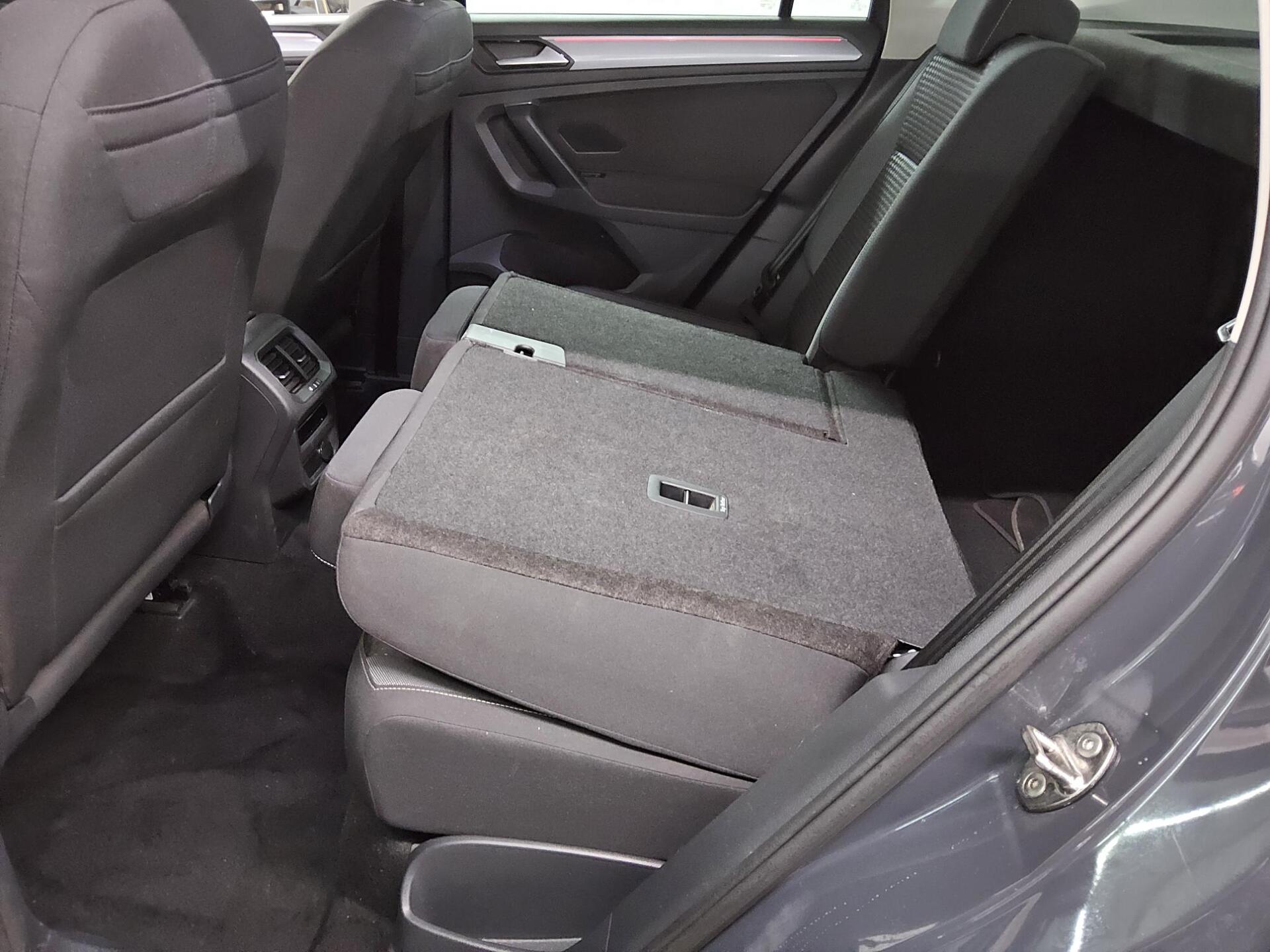 Volkswagen Tiguan 2.0 TDI Active Navi LED AHK RfK StHzg ACC 12