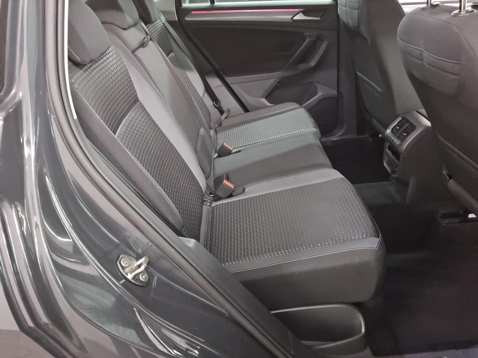 Volkswagen Tiguan 2.0 TDI Active Navi LED AHK RfK StHzg ACC 13