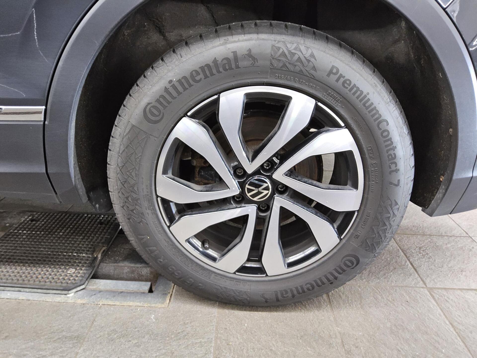 Volkswagen Tiguan 2.0 TDI Active Navi LED AHK RfK StHzg ACC 10