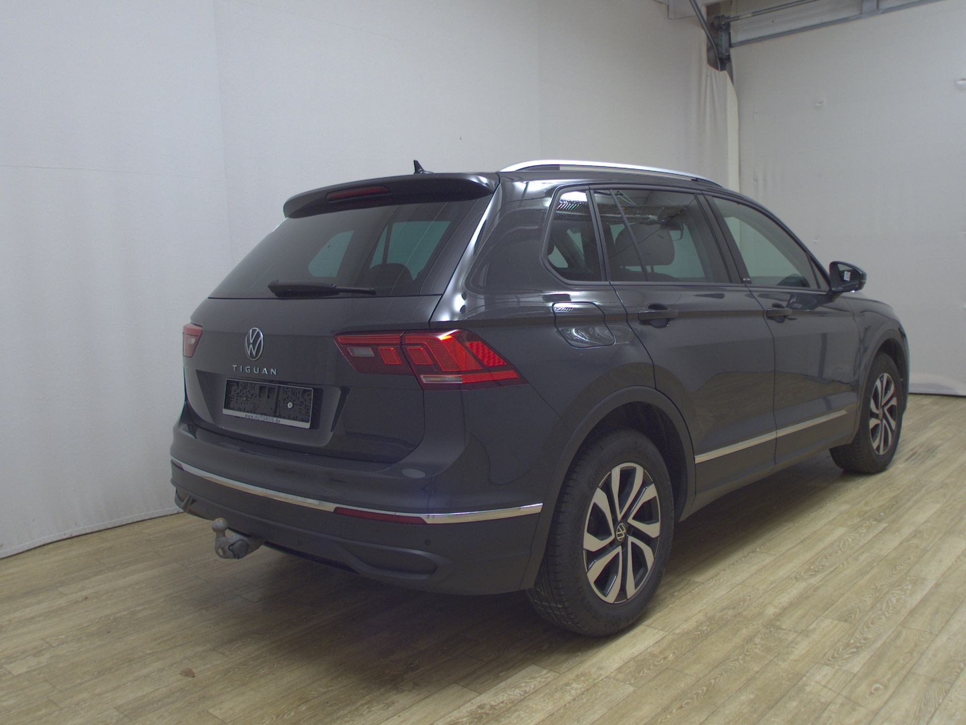 Volkswagen Tiguan 2.0 TDI Active Navi LED AHK RfK StHzg ACC 4