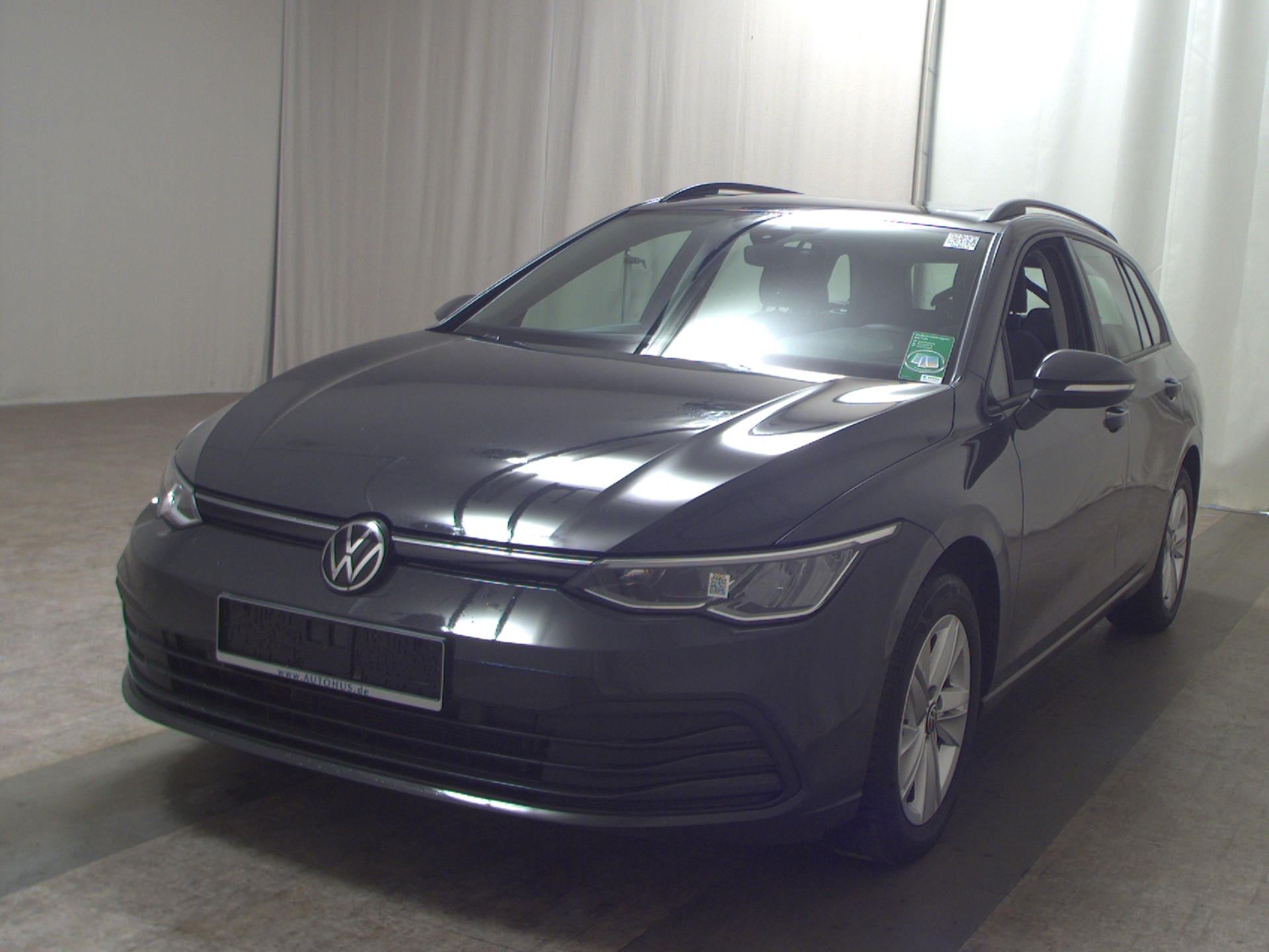 Volkswagen Golf-8 Var. 2.0 TDI Life Navi LED DC Pano ACC 2