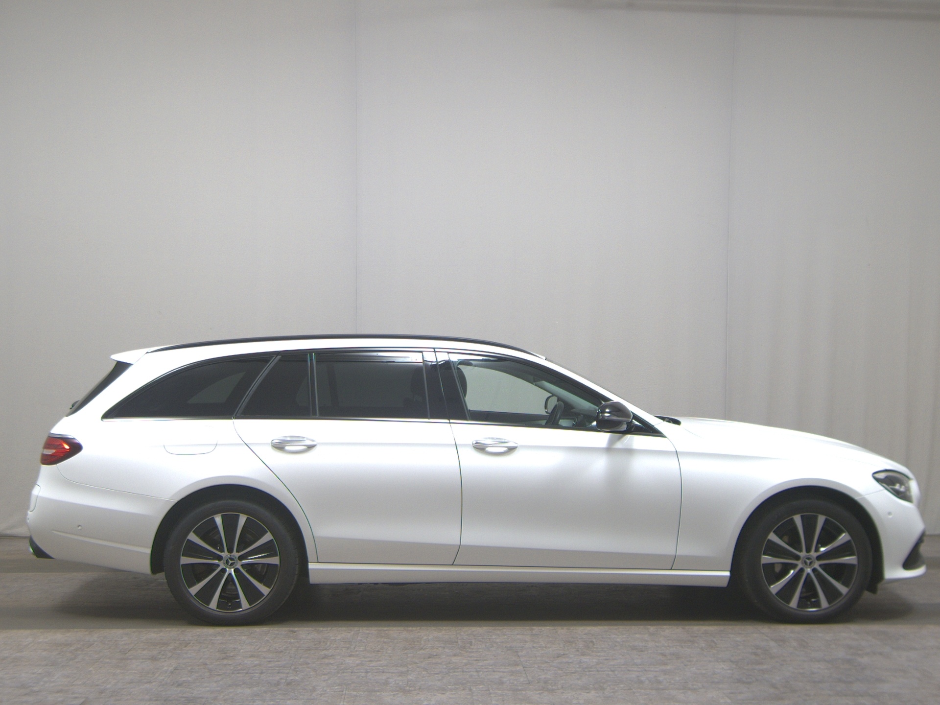 Mercedes-Benz E 300 T de Avantgarde Leder Night Widescreen LED