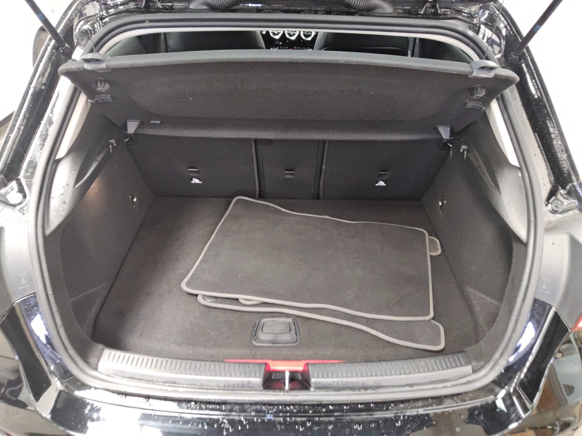 Mercedes-Benz A 250 e Progressive T-Leder Navi LED RfK Shz 12