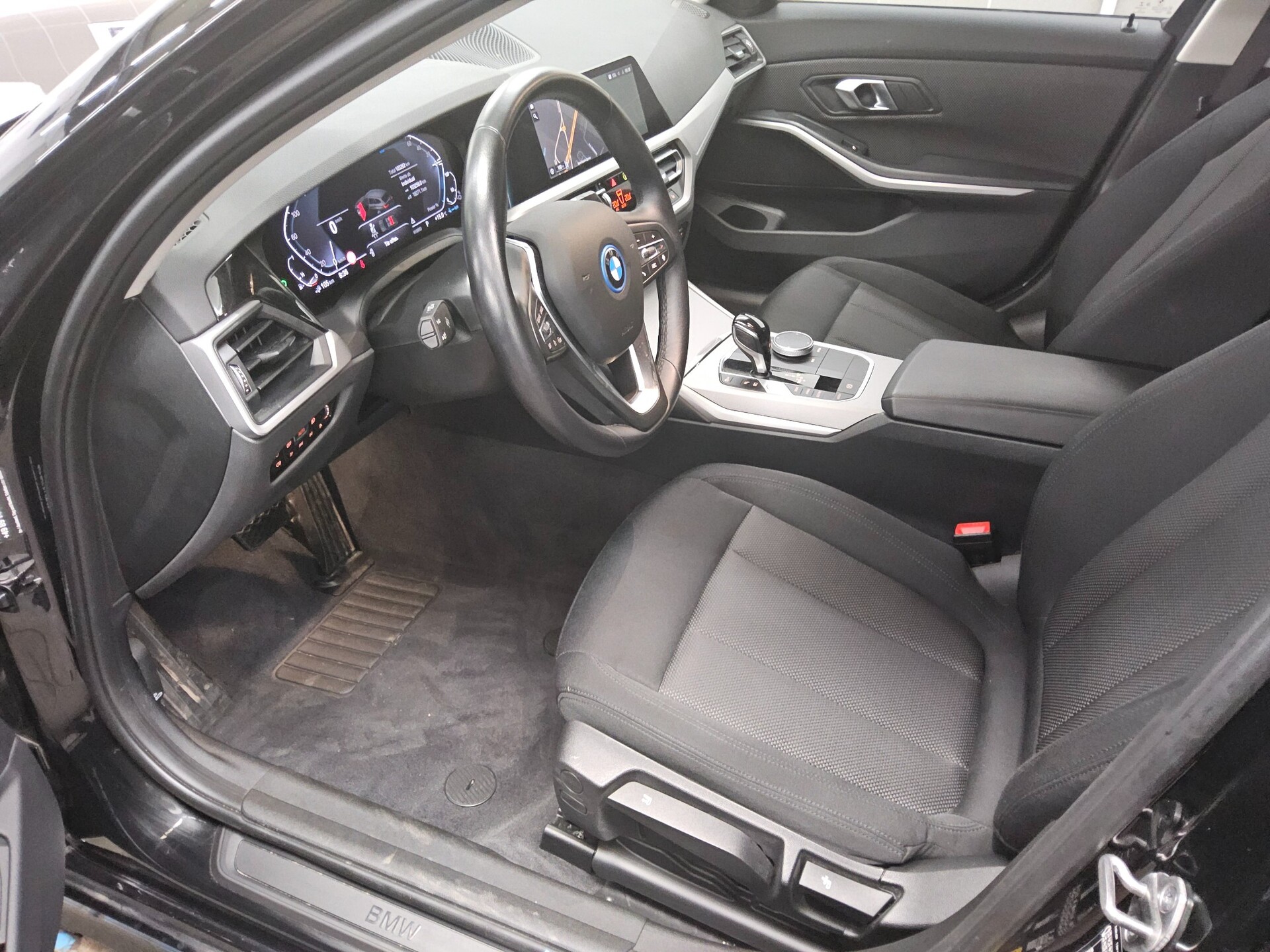 BMW 330e Touring Advantage Navi LED+ LC-Pro HiFi PDC 8