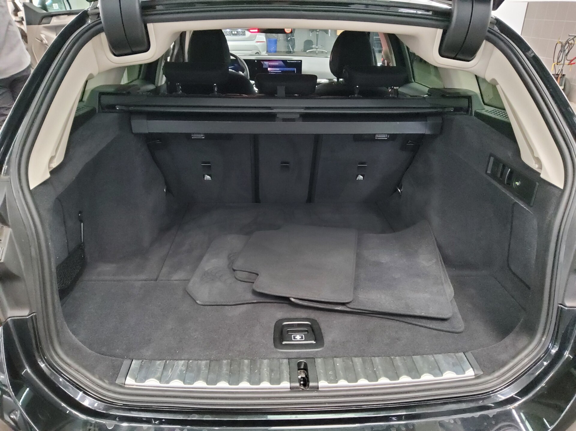 BMW 320dA Touring Navi LED HiFi AHK PDC Shz Tempomat 12